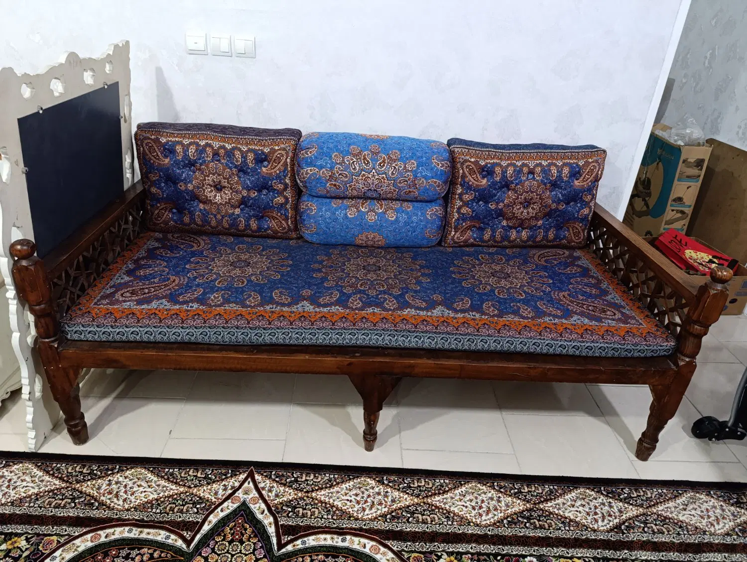 تخت سنتی همراه شاه نشین|مبلمان خانگی و میز عسلی|تهران, جلیلی|دیوار