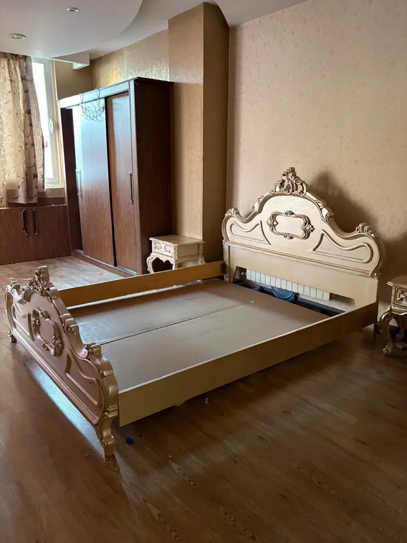 تخت خواب و پاتختی|تخت و سرویس خواب|اصفهان, باغ زرشک|دیوار