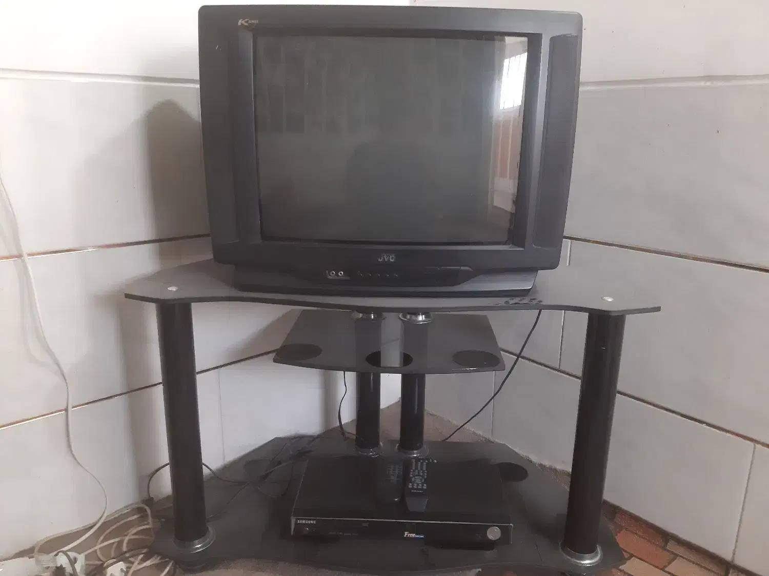 تلویزیون و دستگاه dvd و میز تلوزیون|تلویزیون و پروژکتور|لنجان, |دیوار