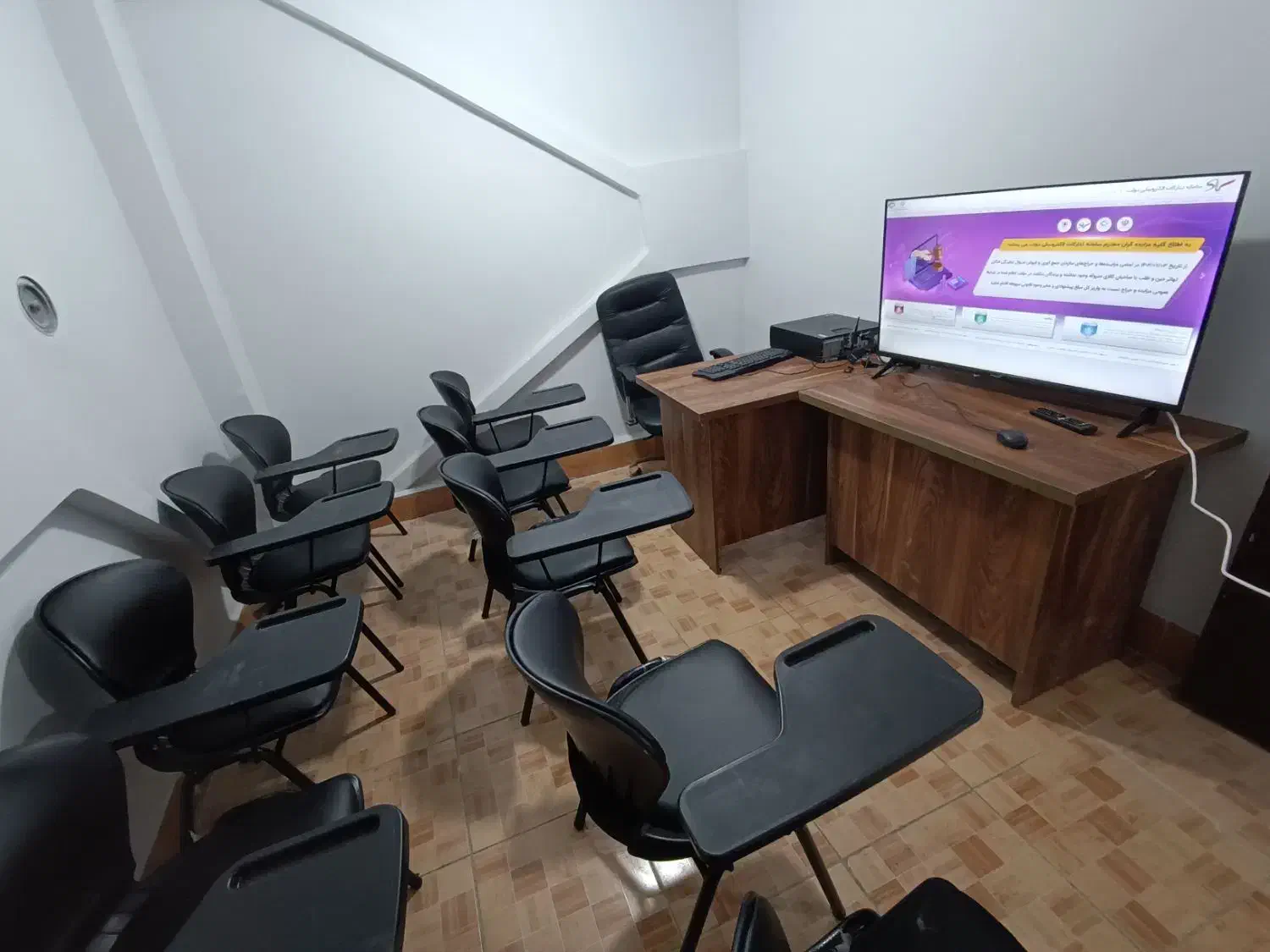 تدریس خصوصی زبان انگلیسی ( مکالمه )|خدمات آموزشی|آبادان, |دیوار