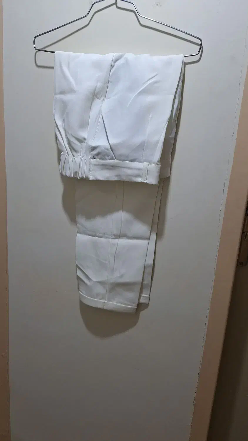 لباس|لباس|ری, سرتخت|دیوار