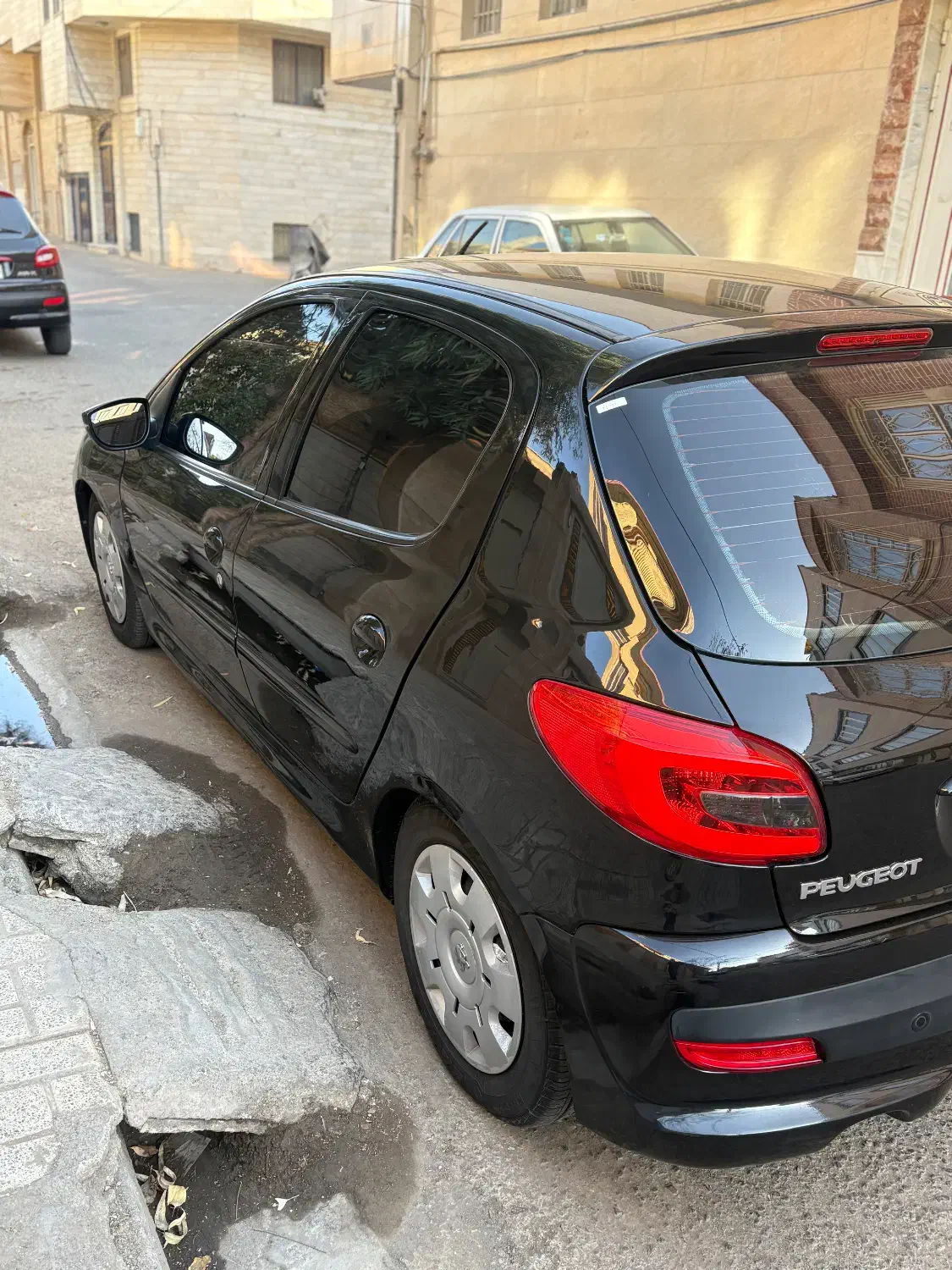 ۲۰۷ مدل ۱۴۰۲ سقف فلز|خودرو سواری و وانت|قم, باجک سه|دیوار