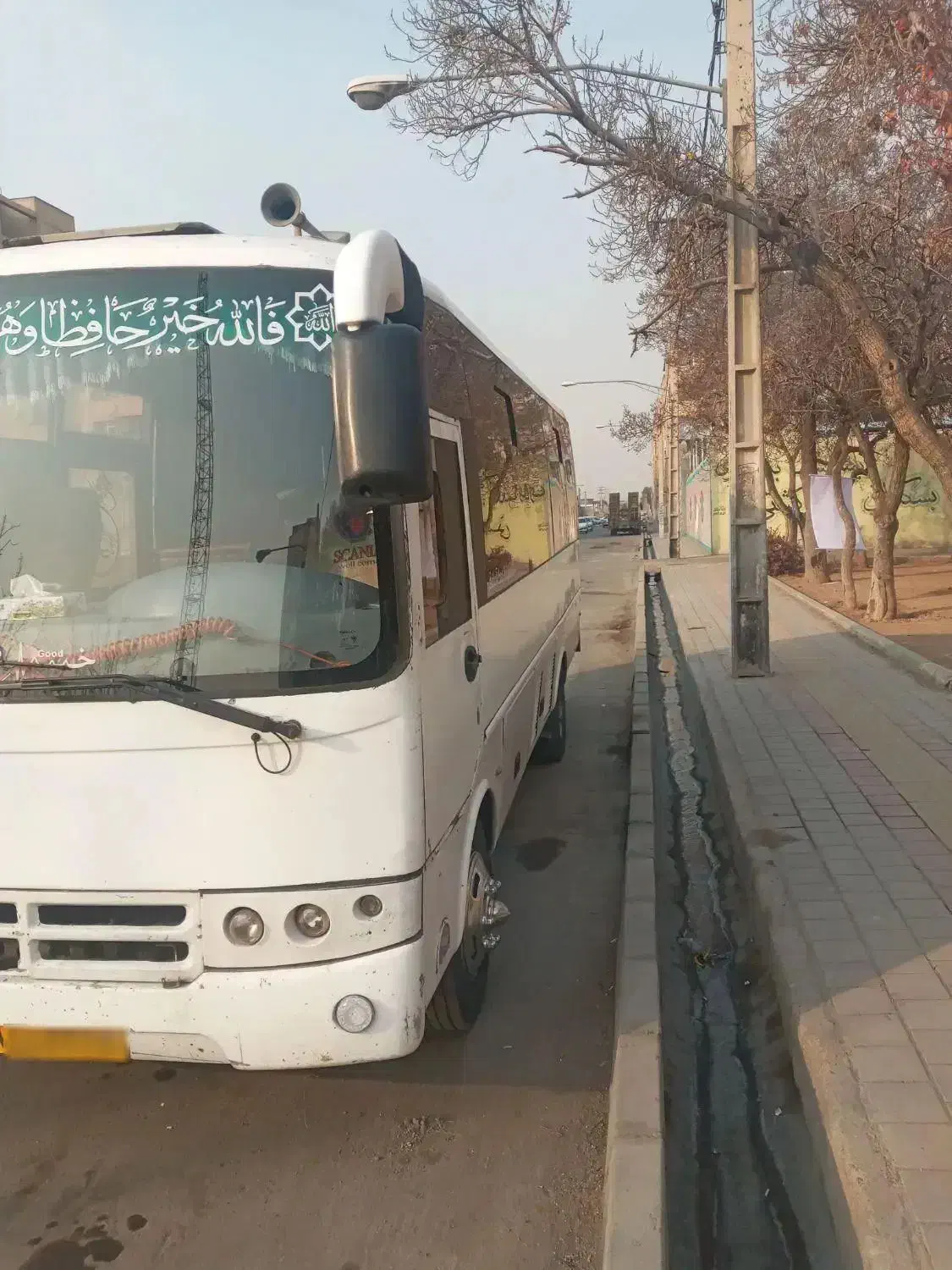 مینی بوس سیترا یوی|خودرو سنگین|ری, شهادت|دیوار