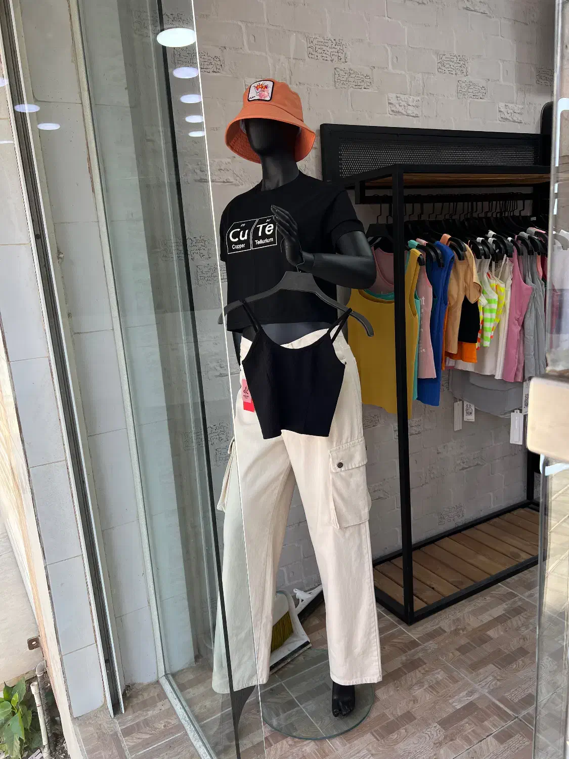 فروش یک عدد مانکن زنونه و دو عدد رگال ایستاده|فروشگاه و مغازه|بوشهر, |دیوار