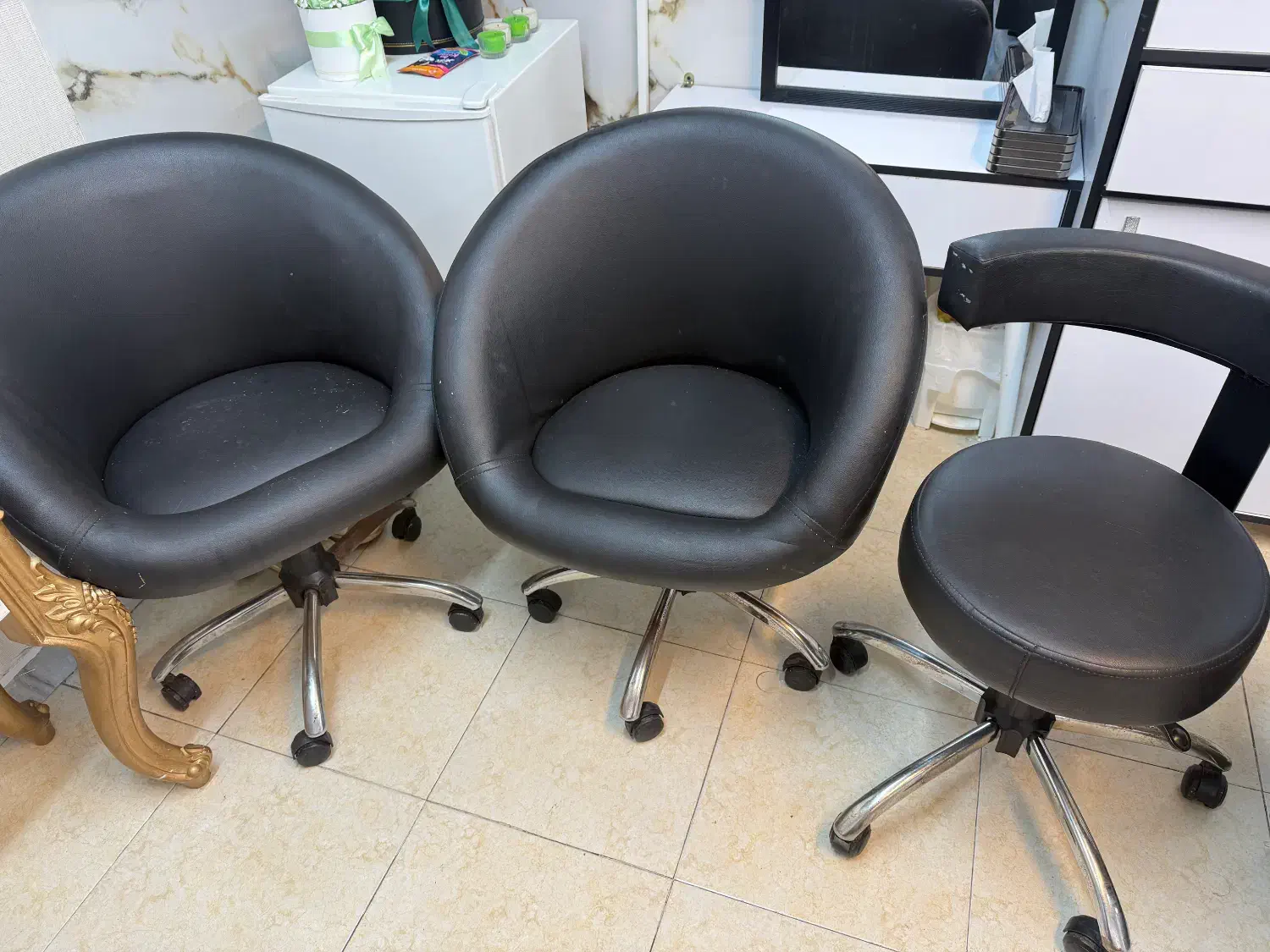 فروش فوری لوازم ارایشگاه بخاطره تغییر شغل|آرایشگاه و سالن‌های زیبایی|رشت, سعدی (تختی)|دیوار