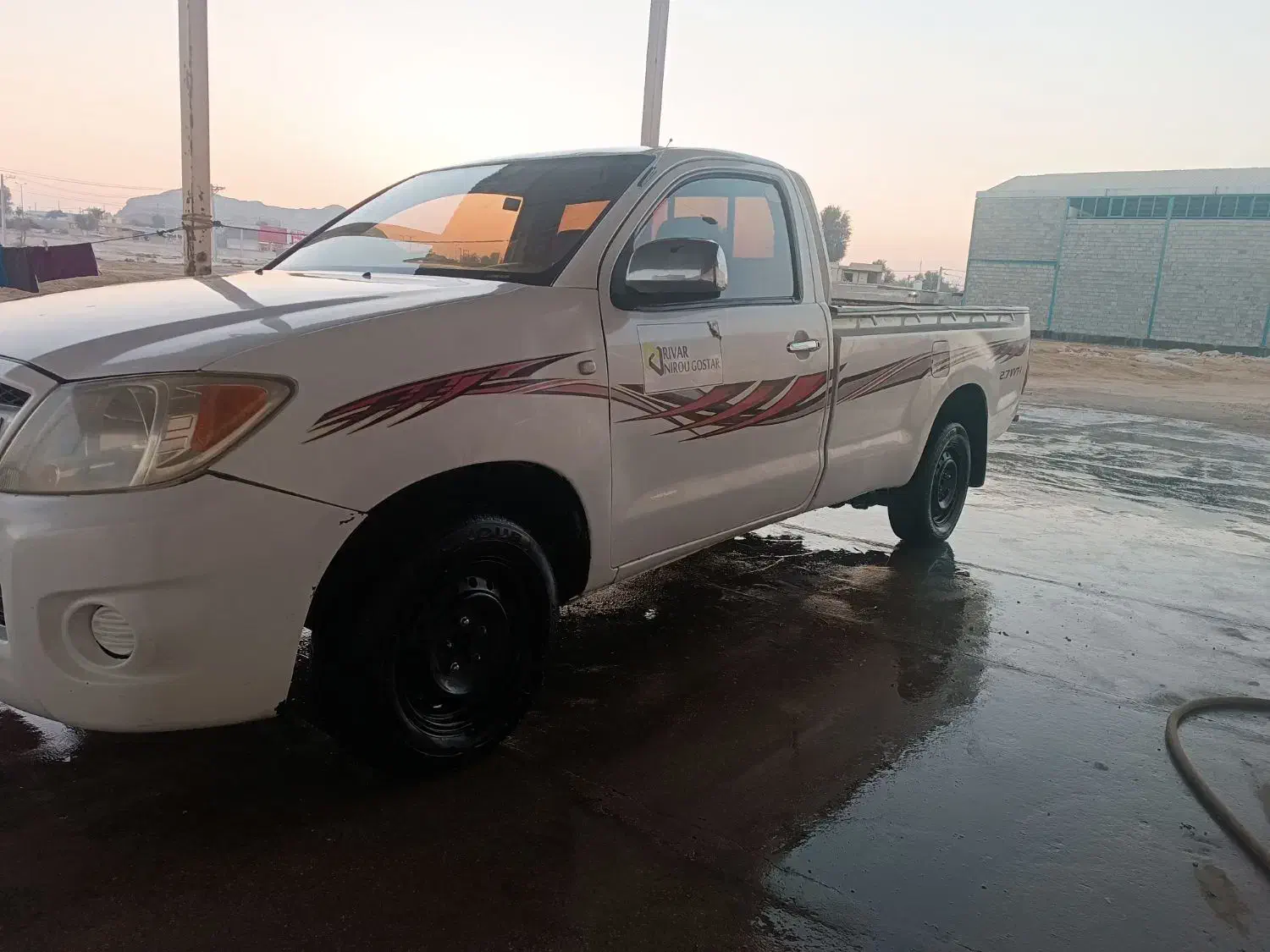 تویوتا هایلوکس|خودرو سواری و وانت|قشم, |دیوار