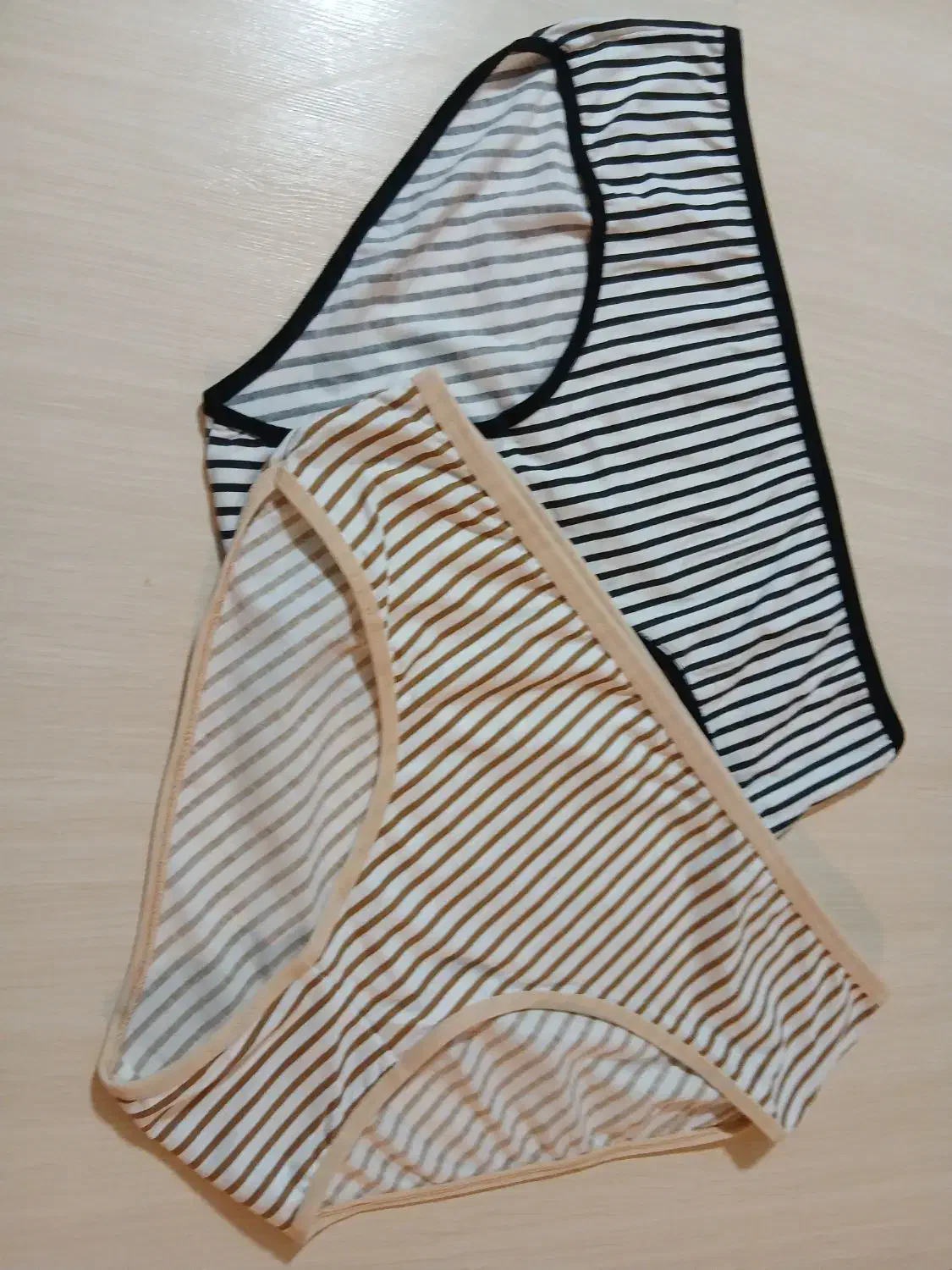 شورت نخی|لباس|بندر انزلی, امامزاده|دیوار