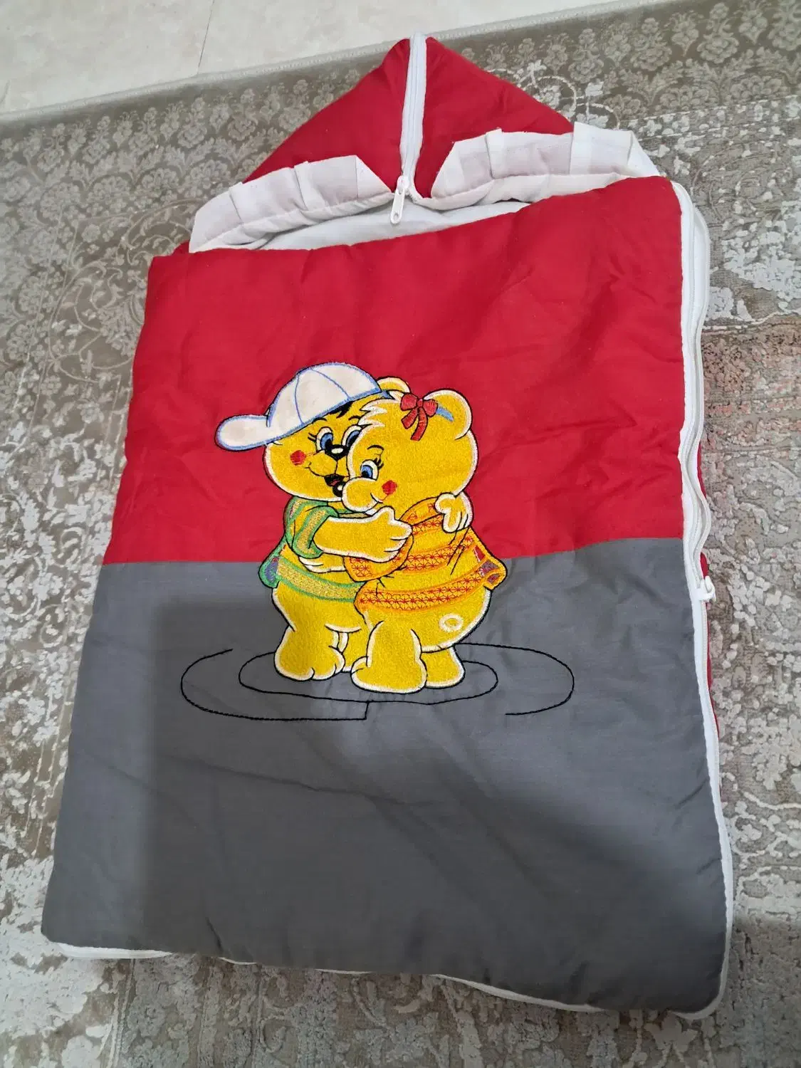 سیسمونی بچه|کفش و لباس بچه|اهواز, کوی باهنر|دیوار