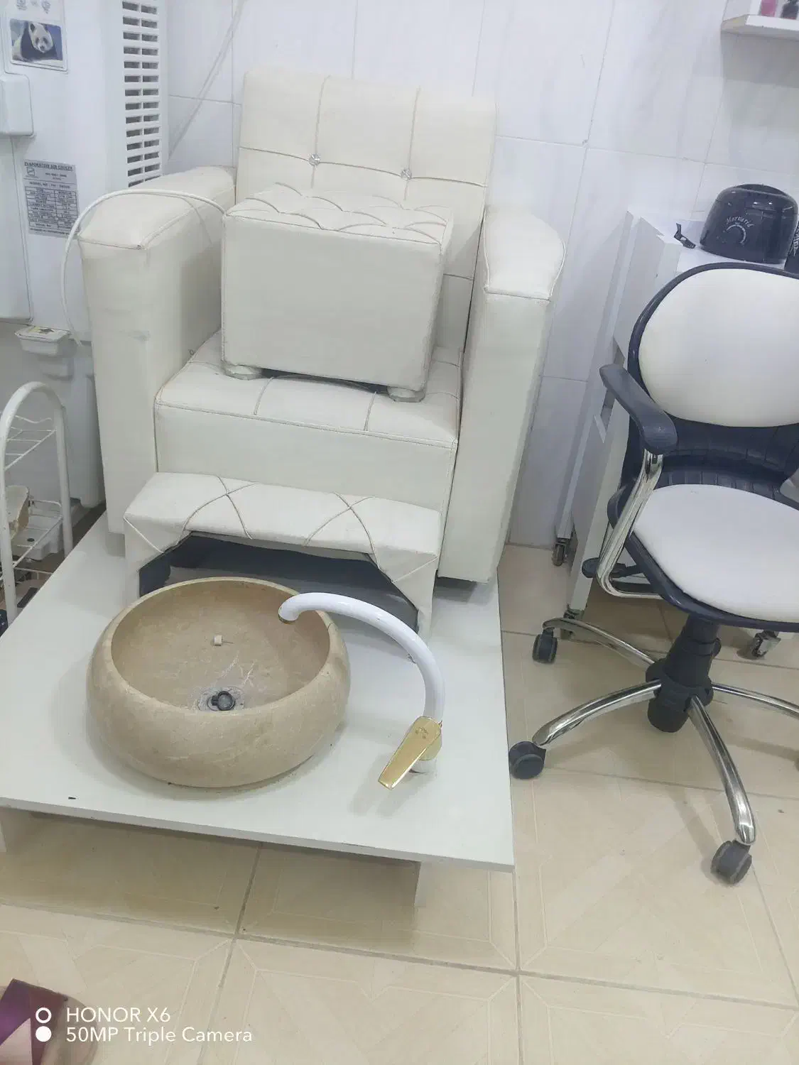 مبل و استند پدیکور|آرایشگاه و سالنهای زیبایی|جوانرود, |دیوار