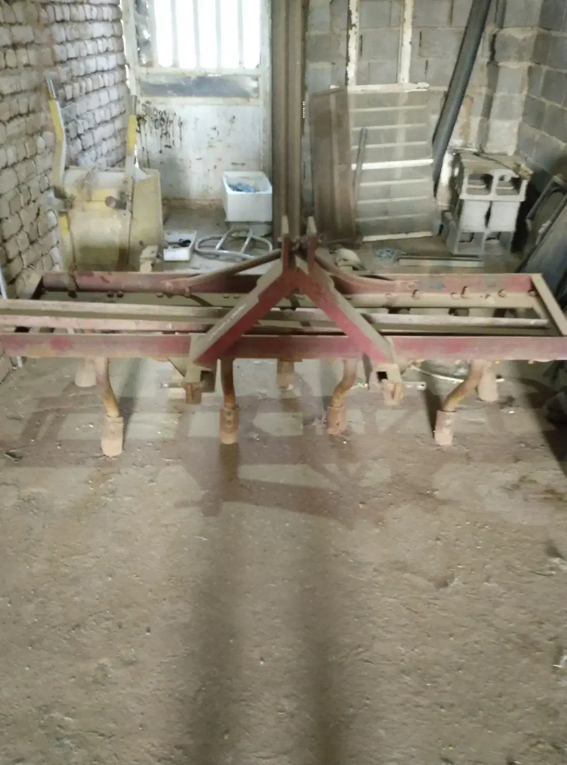 گاو آهن و کولیتیواتور|ماشین‌آلات صنعتی|سلامی, |دیوار