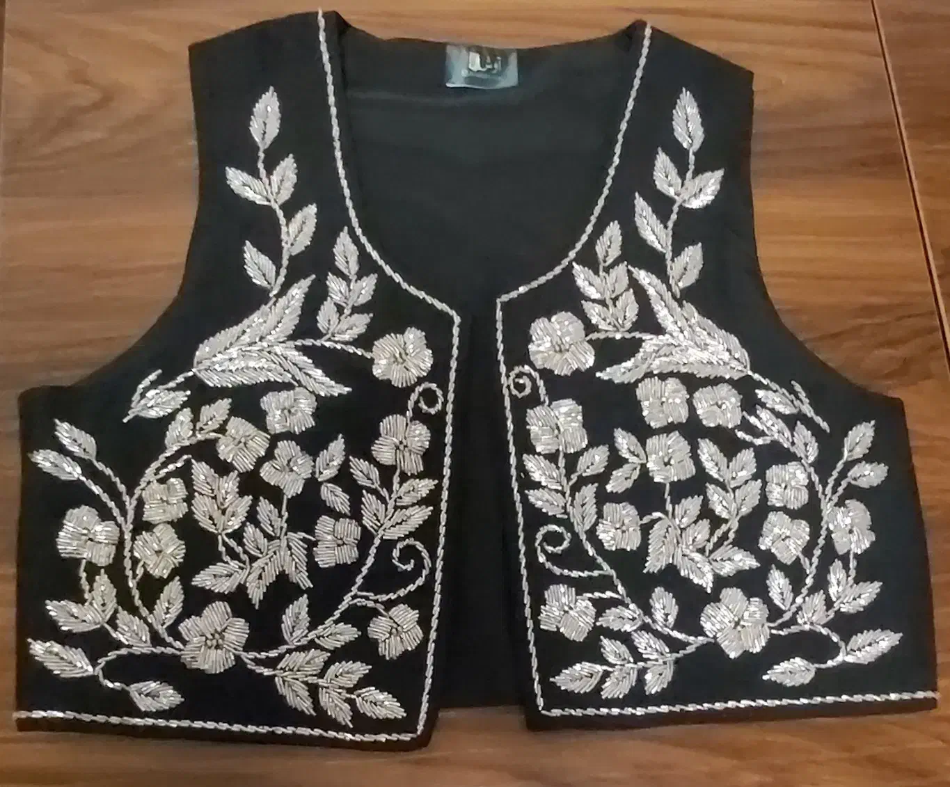 سخمه، کاملا نو (جلیقه)|لباس|آذرشهر, |دیوار