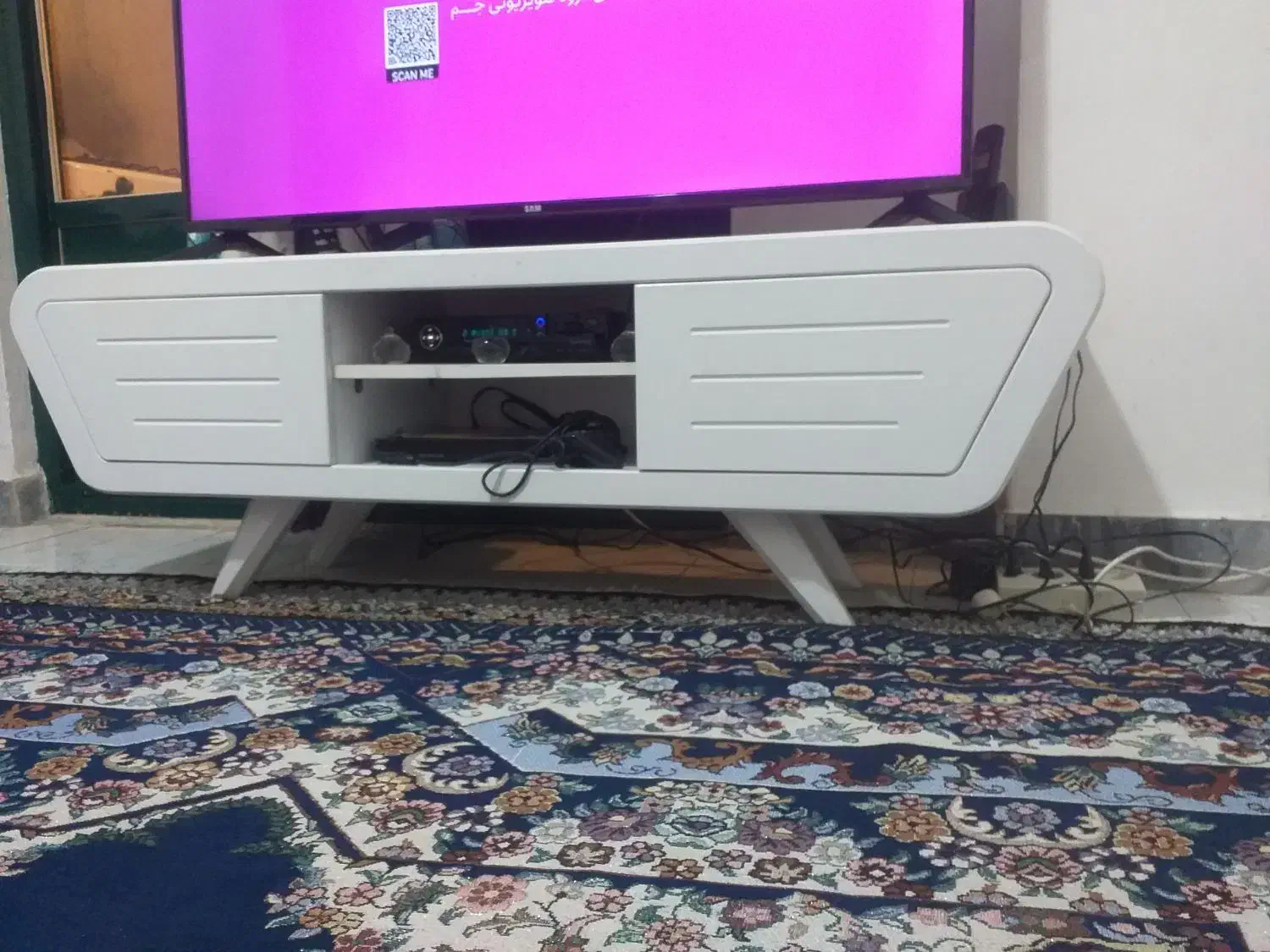 میزتی وی|میز تلویزیون|رشت, پیرکلاچای|دیوار