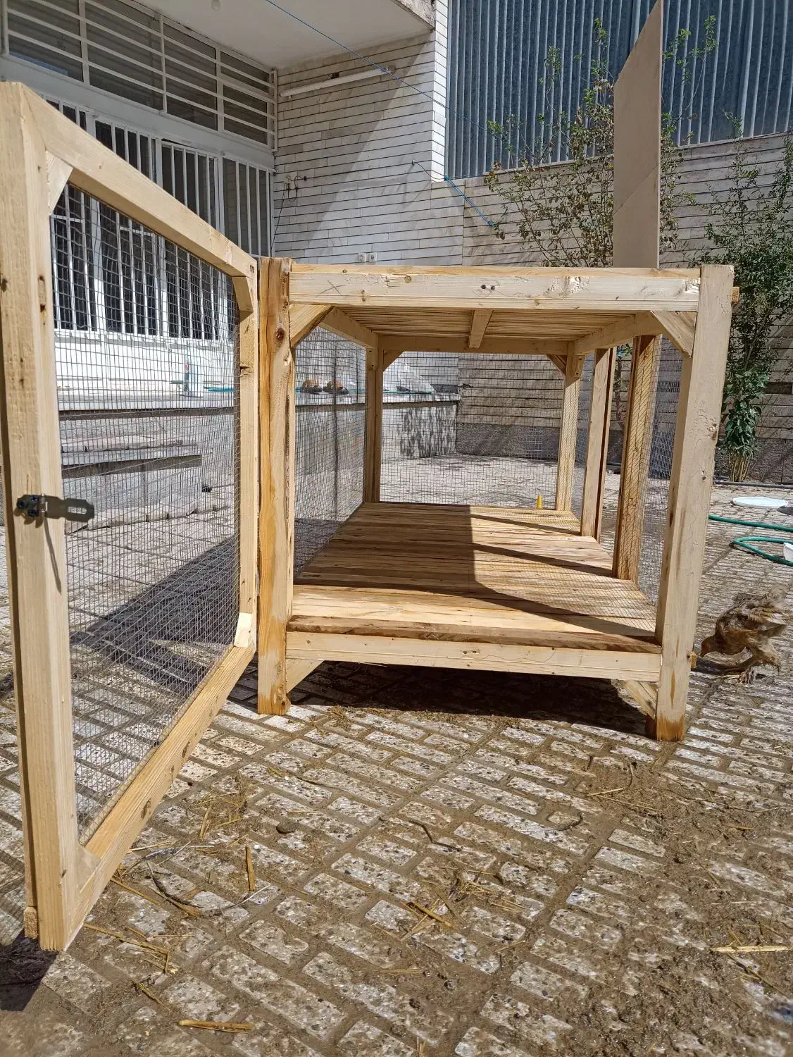 تعدادی قفس، آشیانه، لانه، پایه قفس فروشی دارم|لوازم جانبی حیوانات|اصفهان, سروستان|دیوار