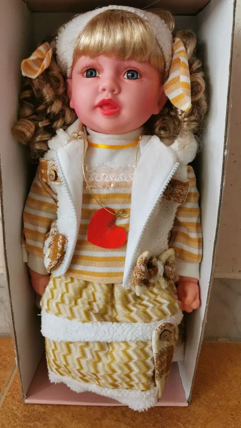 عروسک فانتزی جذاب وکاملا نو همراه با جعبه|اسباببازی|اصفهان, کشاورزی|دیوار