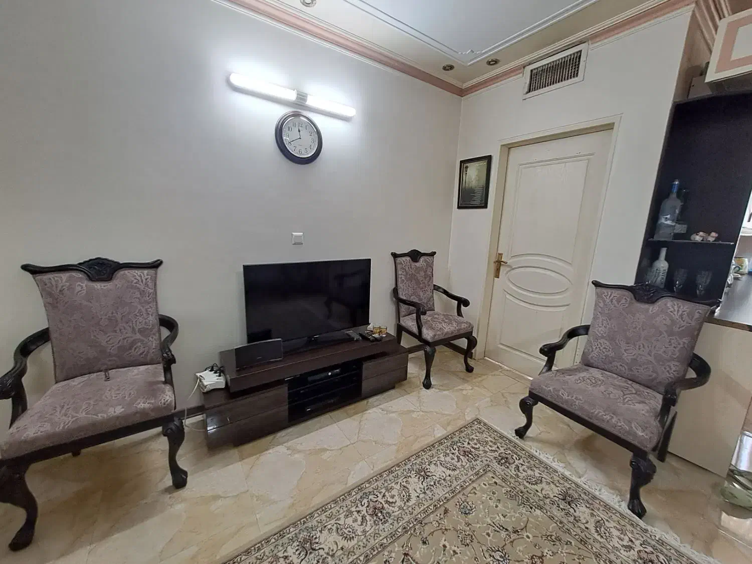 مبلمان استیل ۹ نفره کاملا سالم|مبلمان خانگی و میز عسلی|تهران, مینای شمالی (مخبر)|دیوار