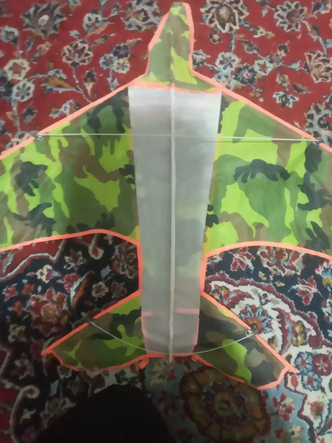 بادبادک|اسباببازی|چغادک, |دیوار