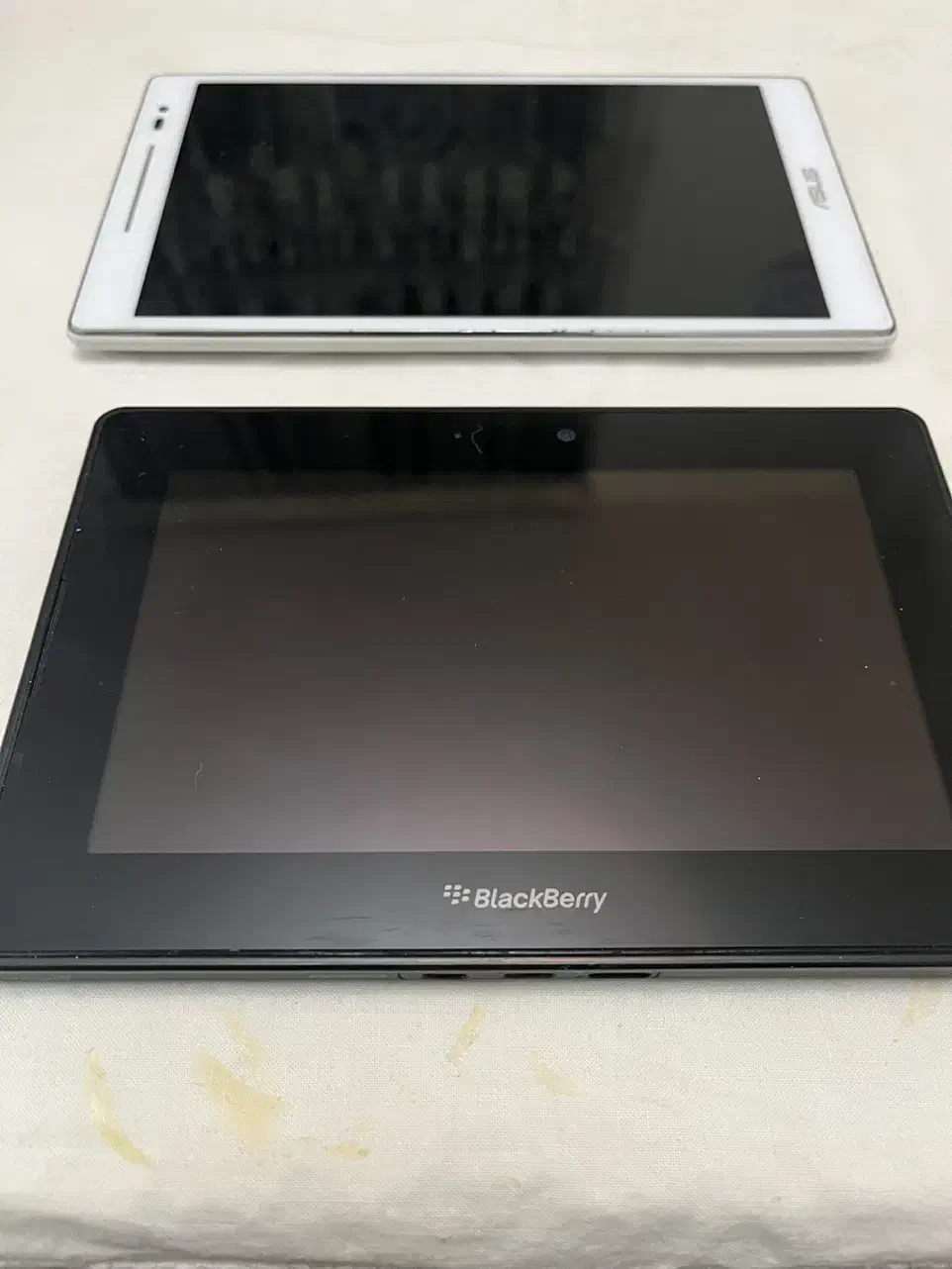 دو تبلت|تبلت|تهران, میدان ولیعصر|دیوار