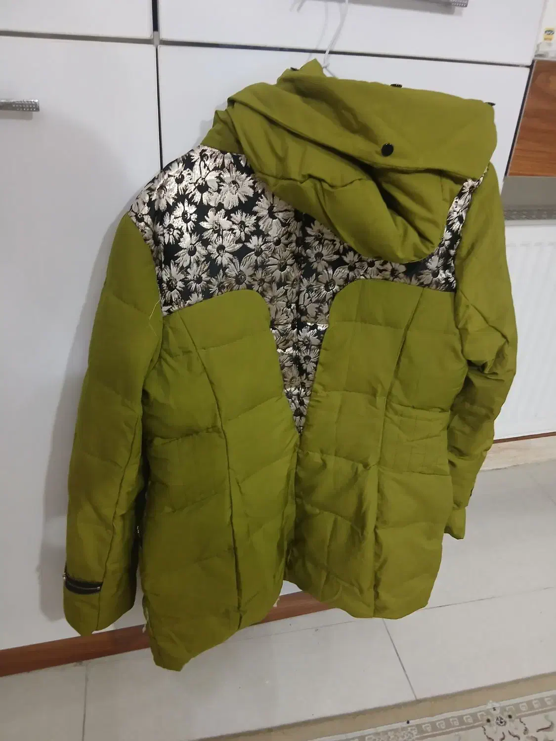 یکعدد کاپشن نو .اصلا نپوشیده|لباس|رشت, دیانتی|دیوار