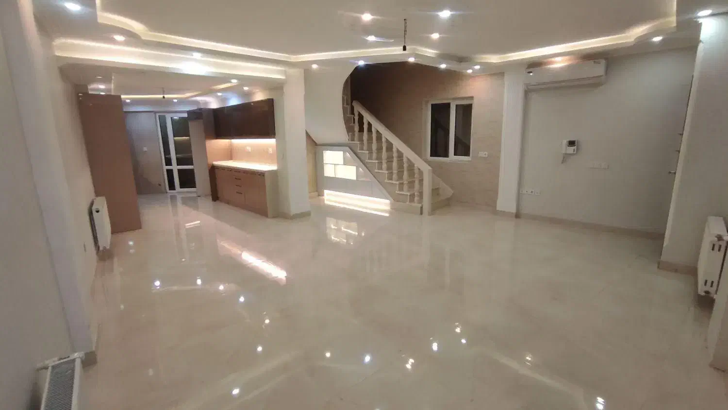 فروش ویلایی دوبلکس اوکازیون بر دوم خیابان اصلی|فروش خانه و ویلا|رشت, دیلمان|دیوار