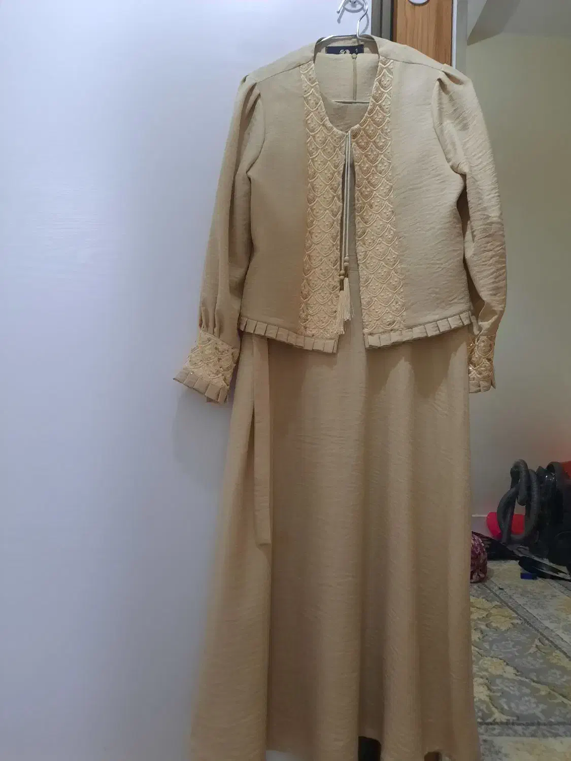 لباس زنانه|لباس|قدس, شهرقدس|دیوار