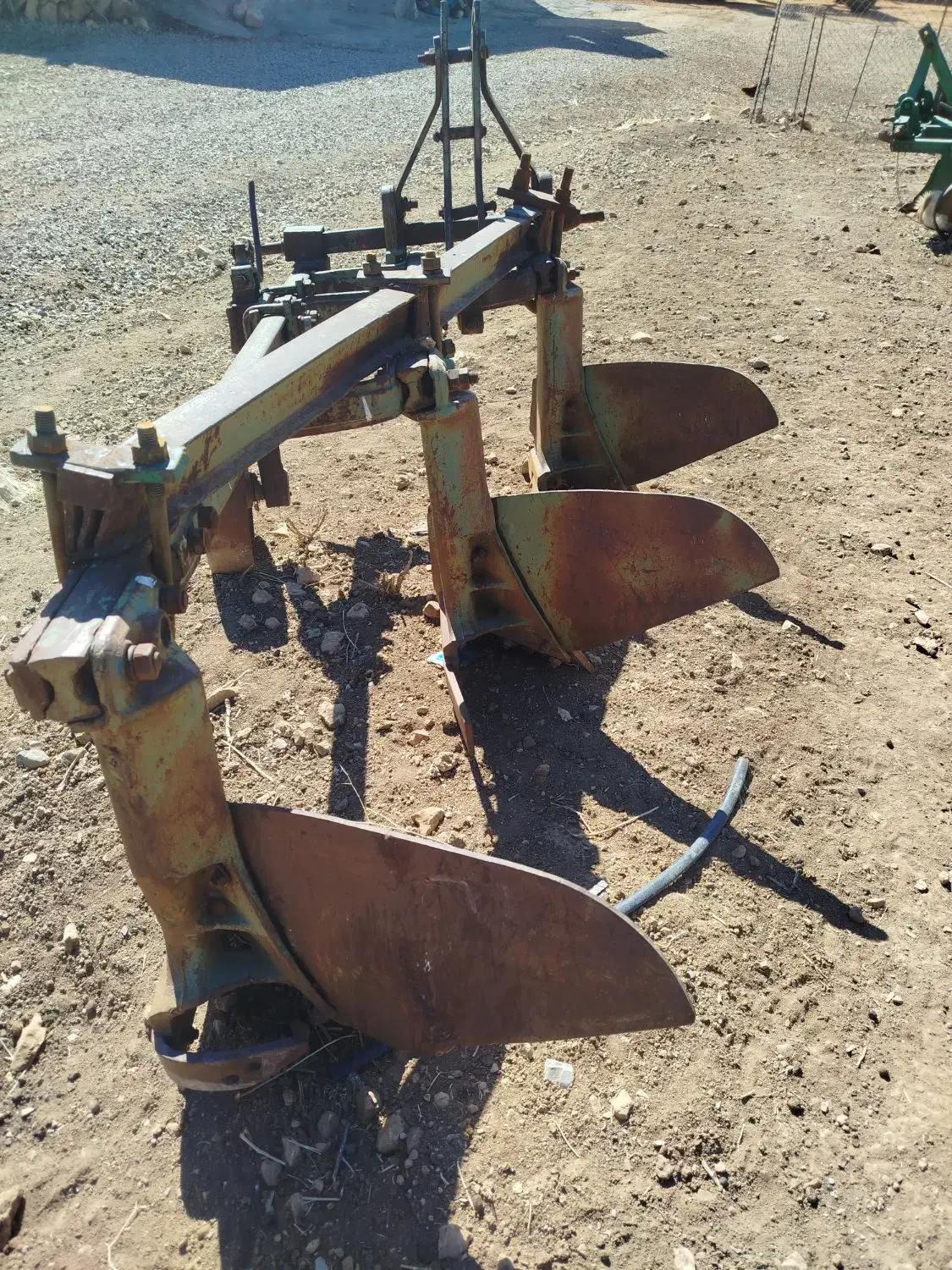 گاو‌آهن|ماشین‌آلات صنعتی|گهواره, |دیوار