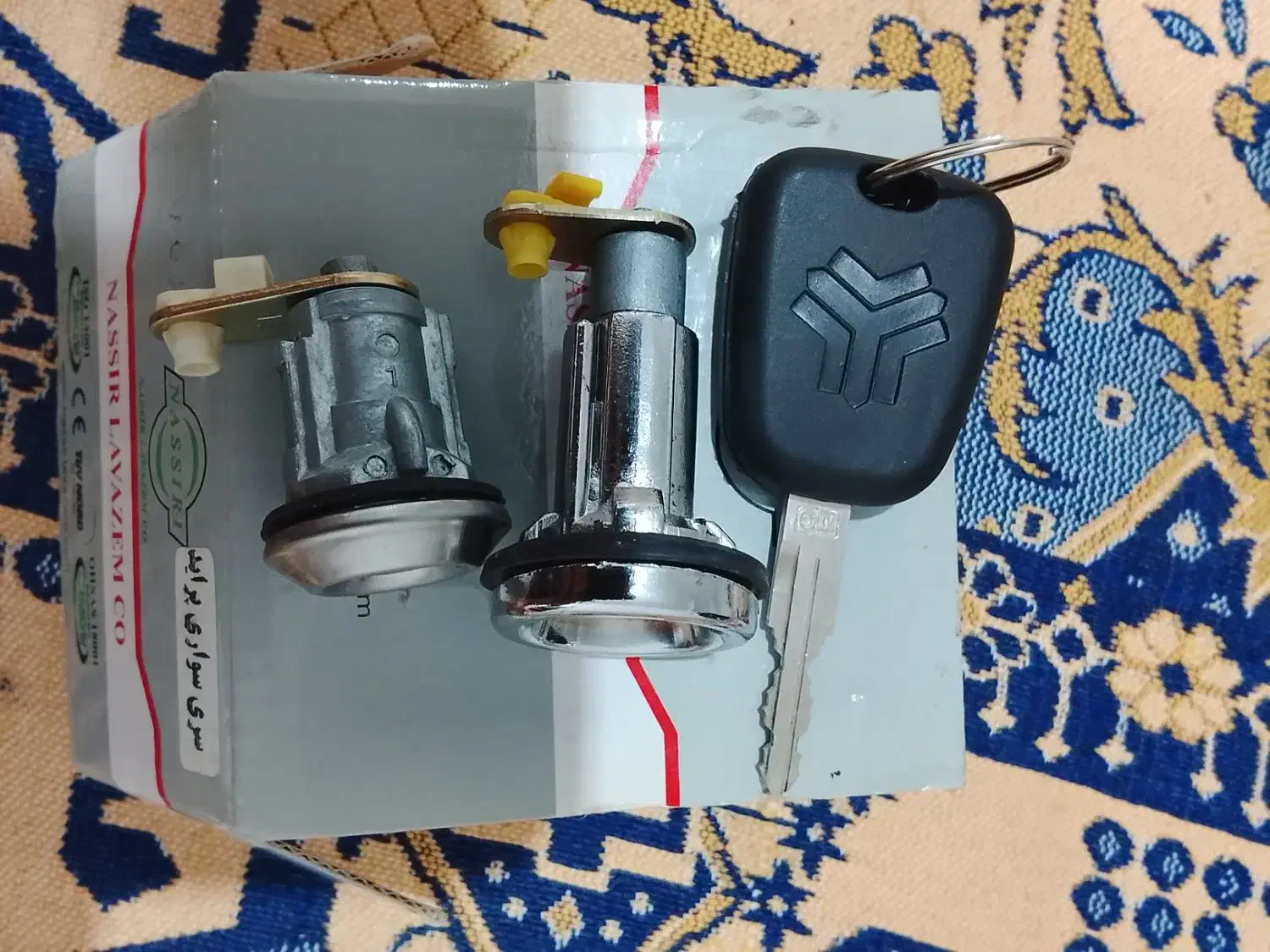 سوییچ درب صندوق|قطعات یدکی و لوازم جانبی|خرم‌آباد, |دیوار