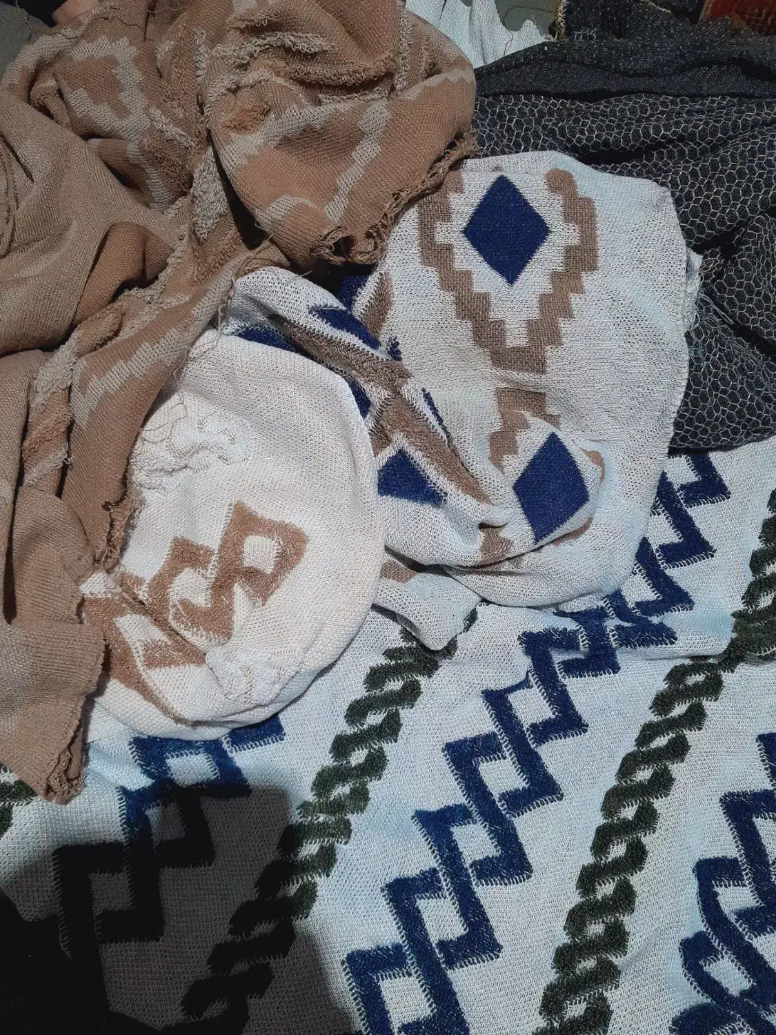 نخ شکافتنی|رختخواب، بالش، پتو|قوچان, |دیوار