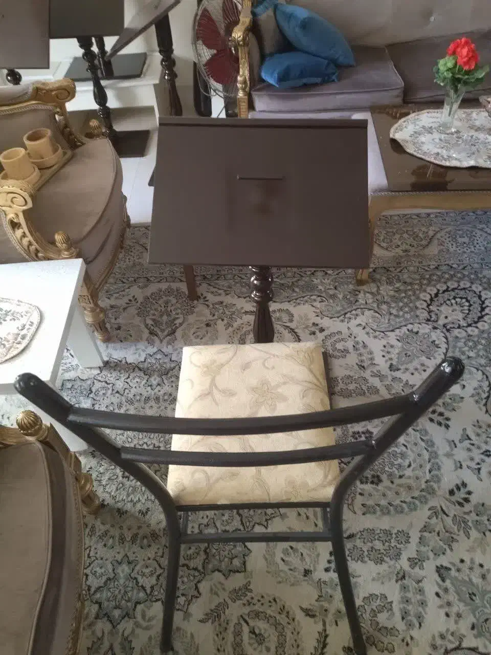 میز نماز|میز تلفن|اصفهان, جلالیه|دیوار