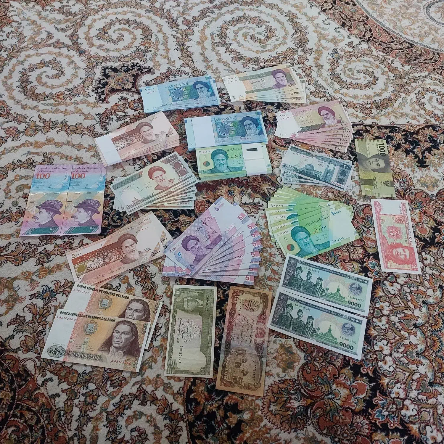 فروش ویا معاوضه  مقداری اسکناس  نو و کلکسیونی|کلکسیون سکه، تمبر، اسکناس|یزد, |دیوار