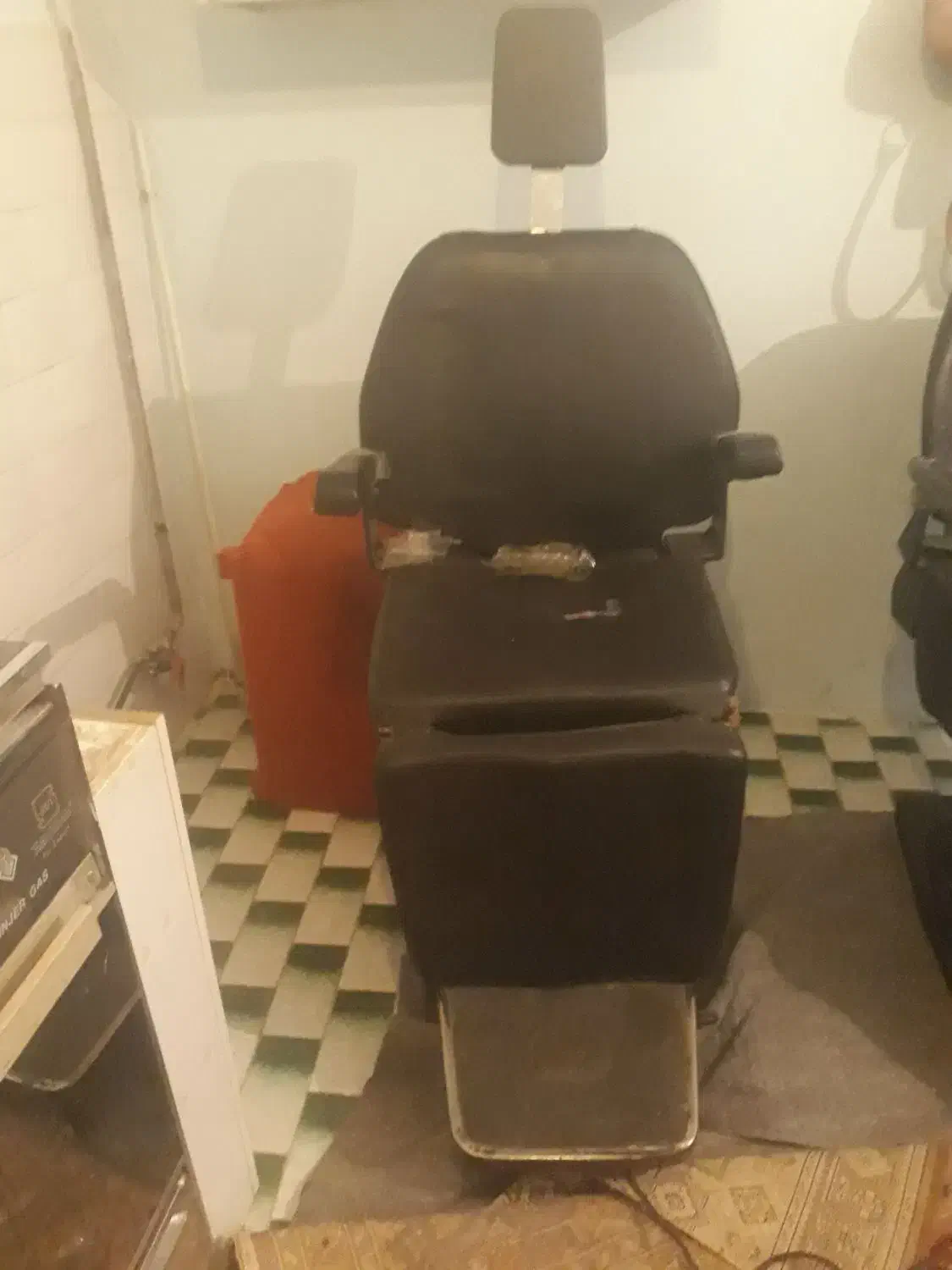 دوتاصندلی آرایشگری|آرایشگاه و سالن‌های زیبایی|میانه, |دیوار