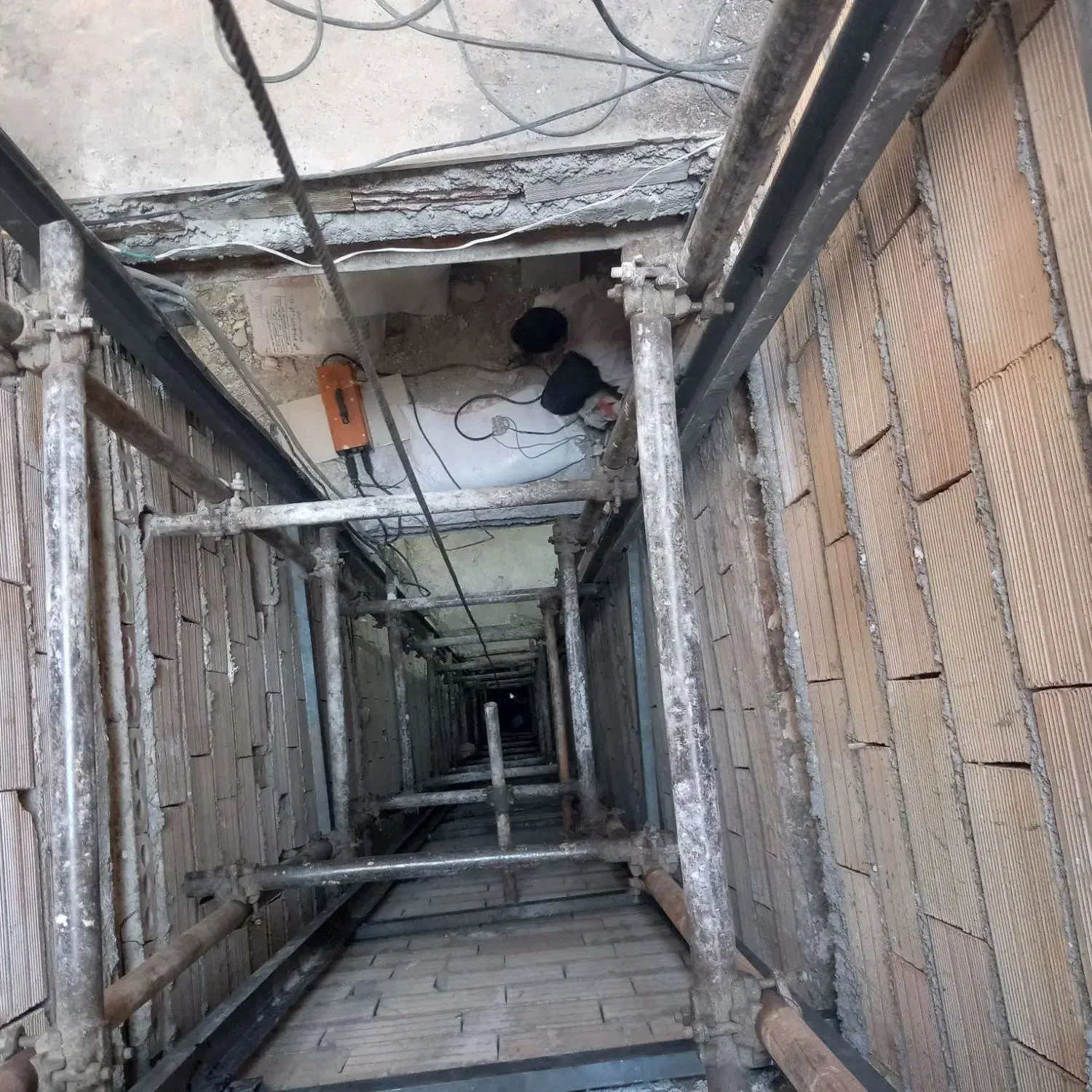 اسکلت درب ریل اسانسور|استخدام صنعتی، فنی، مهندسی|مشهد, عباسآباد|دیوار