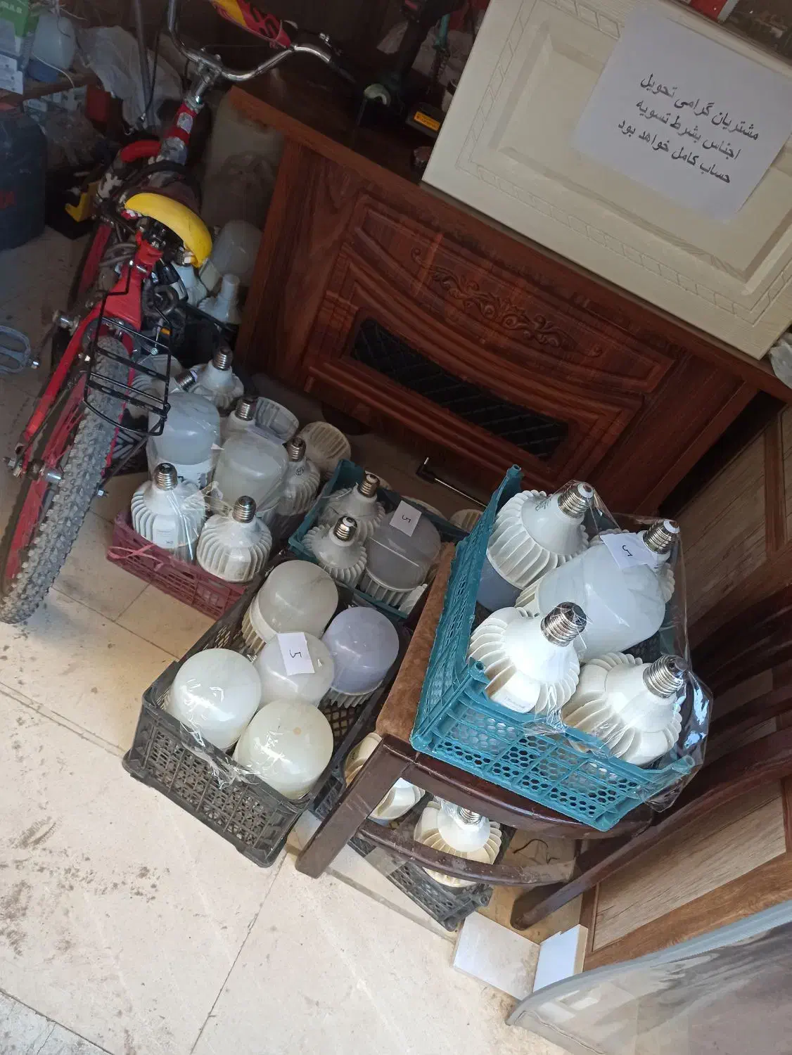 فروش و تعمیرات انواع لامپ و پروژکتور|لامپ و چراغ|کاشان, میدانگاه آقا|دیوار