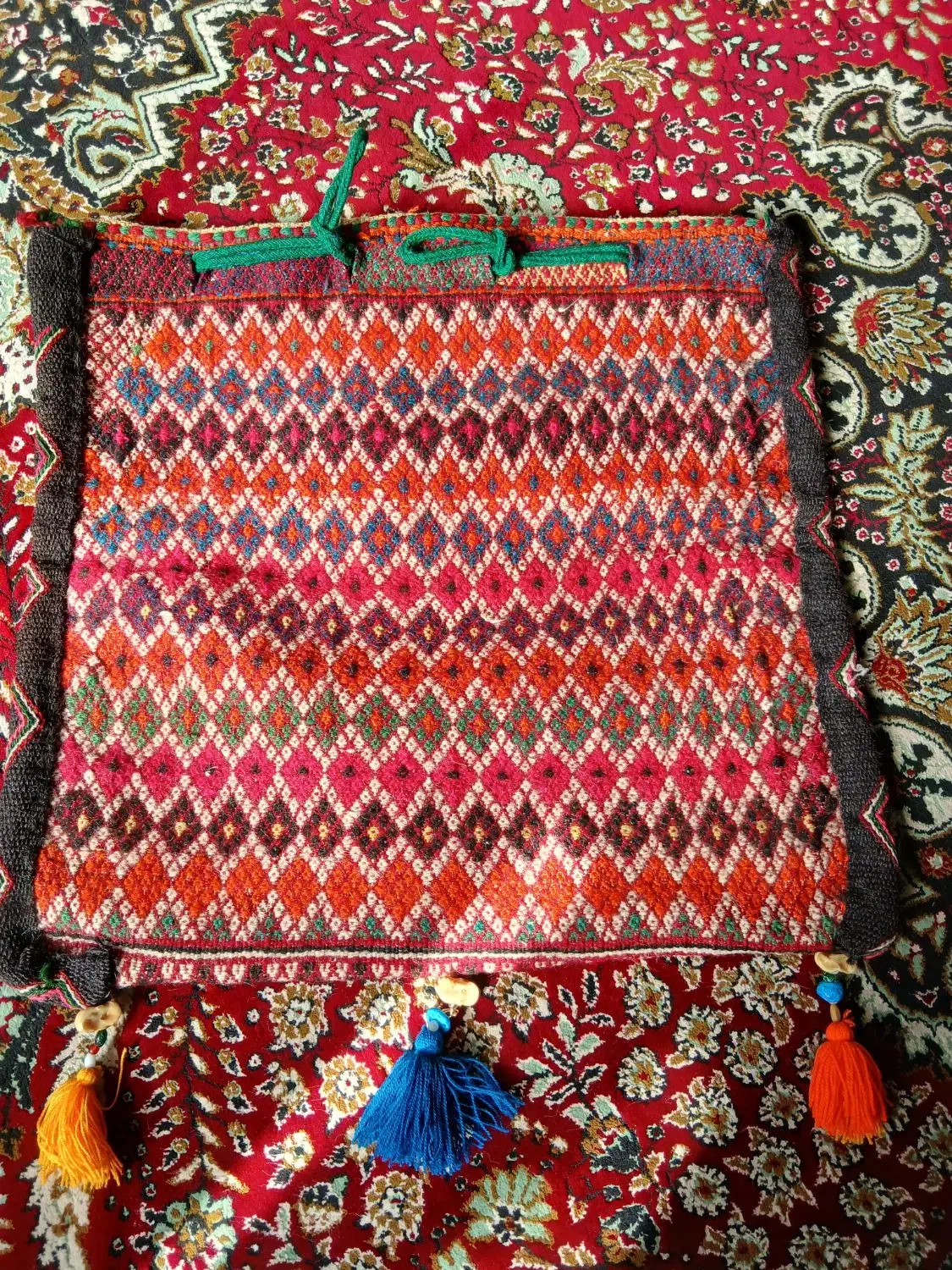 یک عدد حور|گلیم، جاجیم، گبه|لنجان, |دیوار