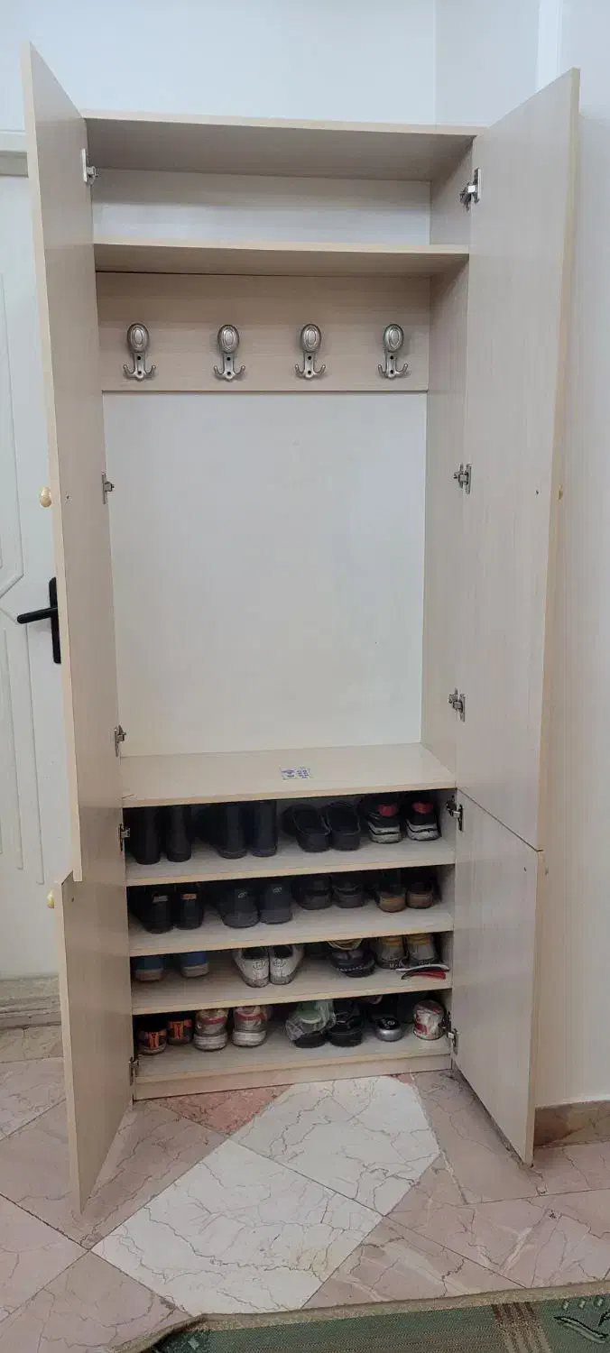 کمد لباس و جاکفشی جادار فروش فوری|جاکفشی، کمد، دراور|تهران, صادقیه|دیوار