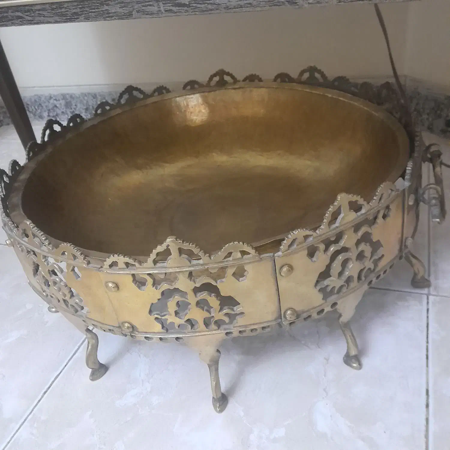 منقل قدمت بالاروس سنگین شعاع۵۱|کلکسیون اشیاء عتیقه|همدان, |دیوار