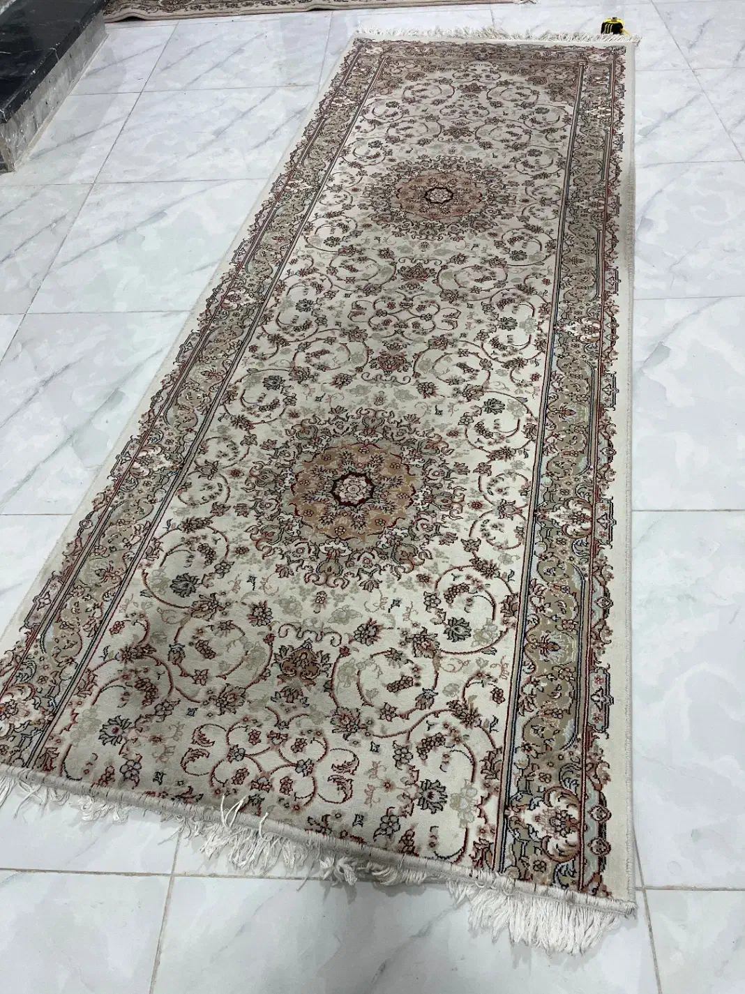 کناره|فرش|رشت, حمیدیان|دیوار