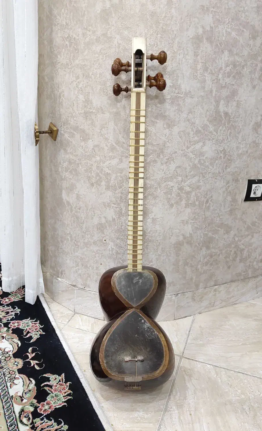 تار، تیره رنگ|سازهای سنتی|ملایر, |دیوار