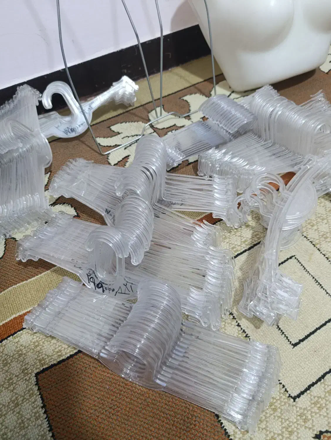 تعدادی گونیا وگیره لباس ،مایکن لباسزیر، زیر قیمت|فروشگاه و مغازه|همدان, |دیوار