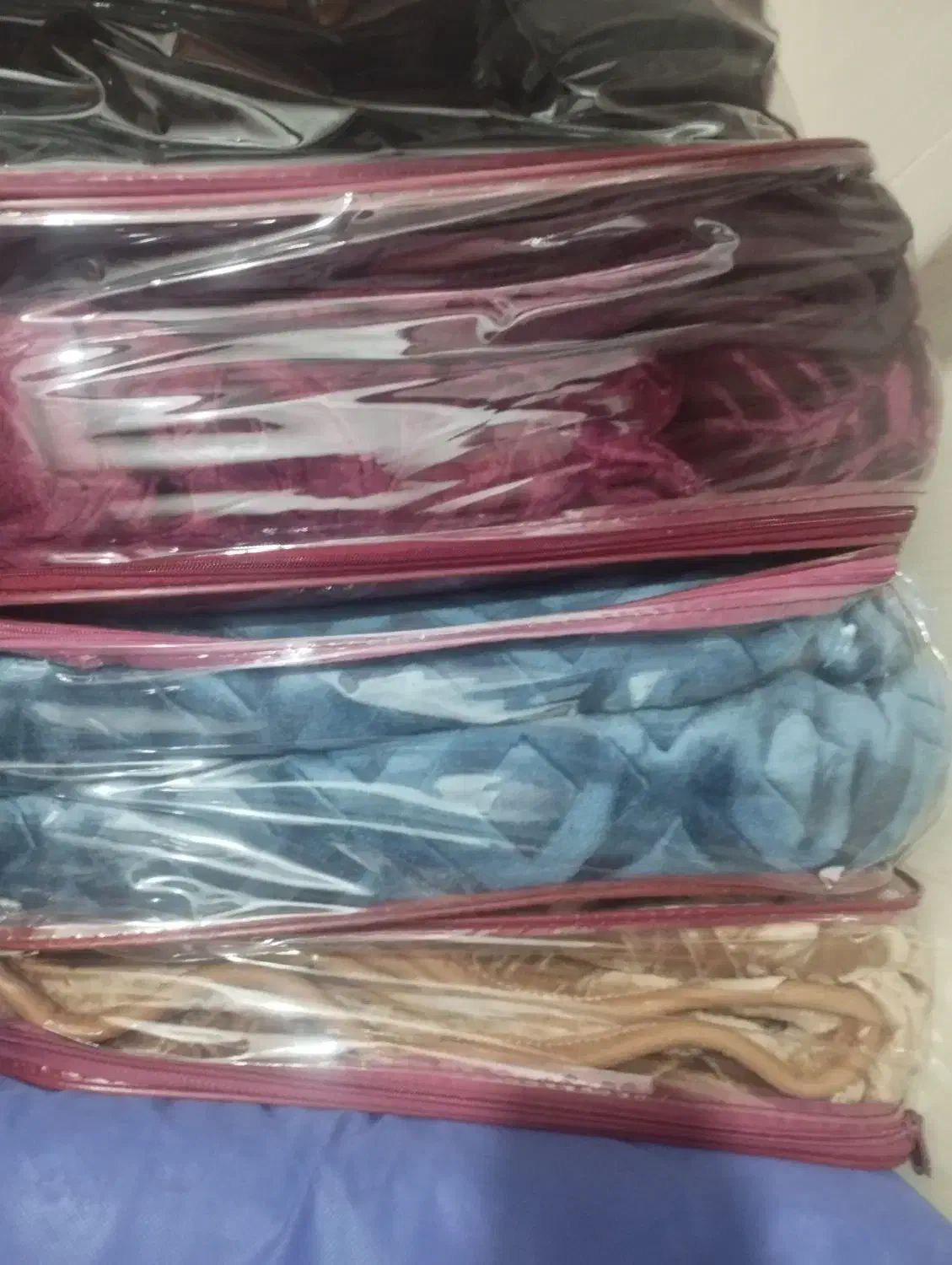 پتو|تشک تختخواب|لیکک, |دیوار