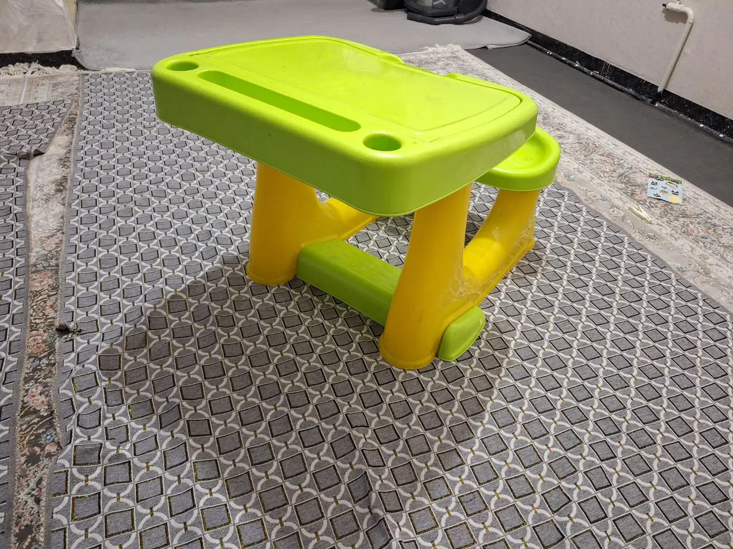 میز تحیر  کودک|میز تحریر و کامپیوتر|قرچک, زیبا شهر|دیوار