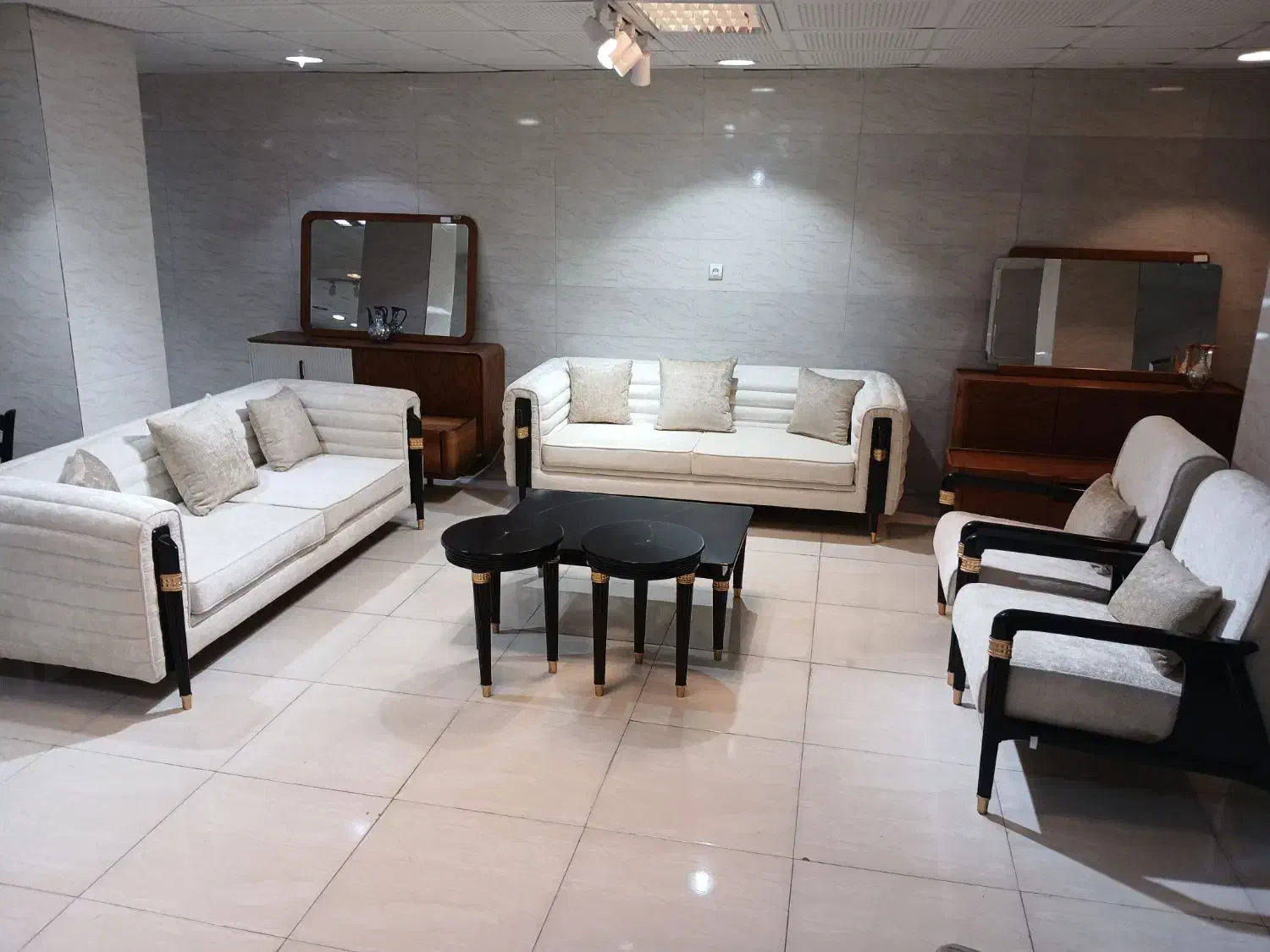 مبلمان جدید و شرکتی/نقد و اقساط|مبلمان خانگی و میز عسلی|بندرعباس, |دیوار