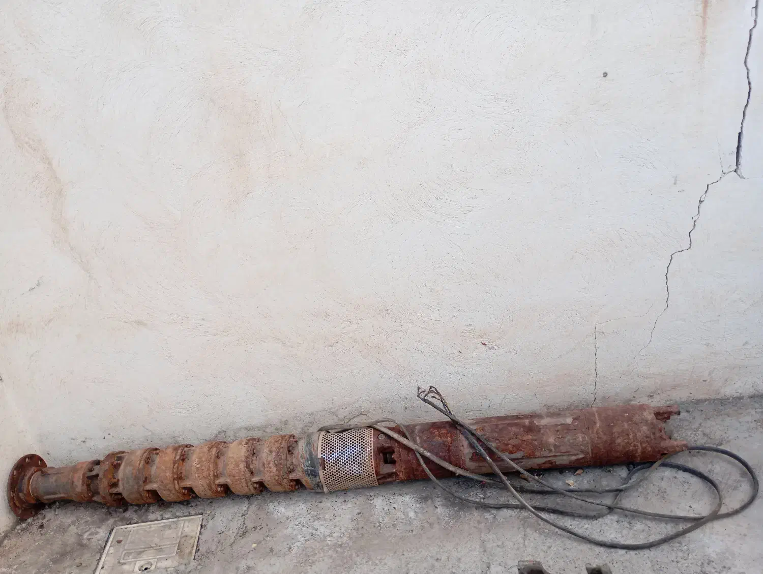 شناور|ماشین‌آلات صنعتی|طارم (زنجان), |دیوار