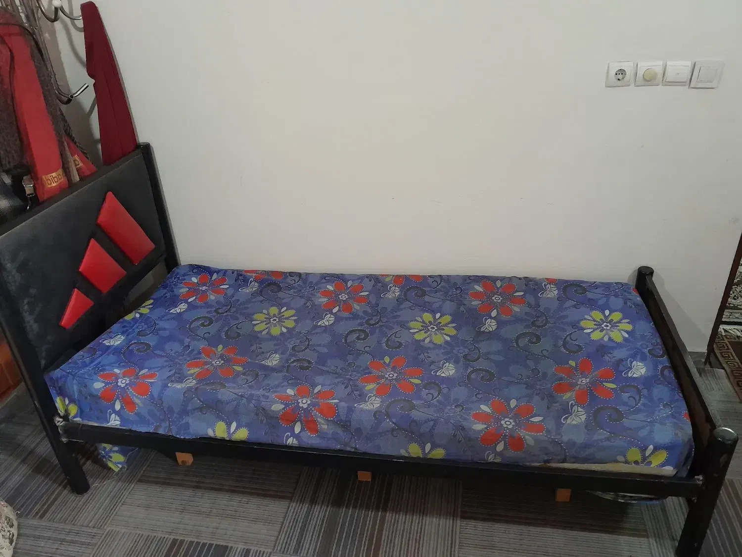 تخت یک نفره با توشک|تخت و سرویس خواب|اهواز, فولادشهر|دیوار