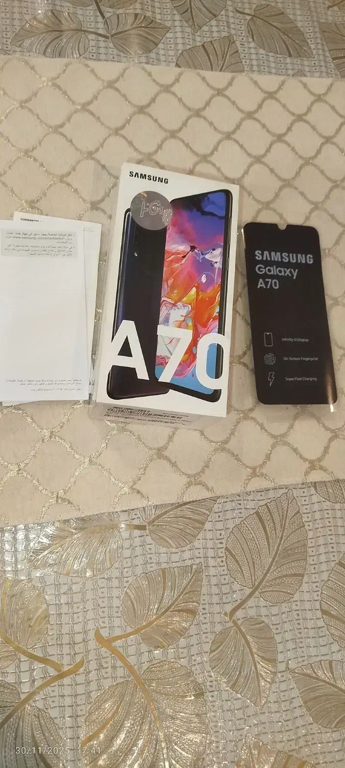 کارتون و قاب گوشی    A70|لوازم جانبی موبایل و تبلت|تویسرکان, |دیوار