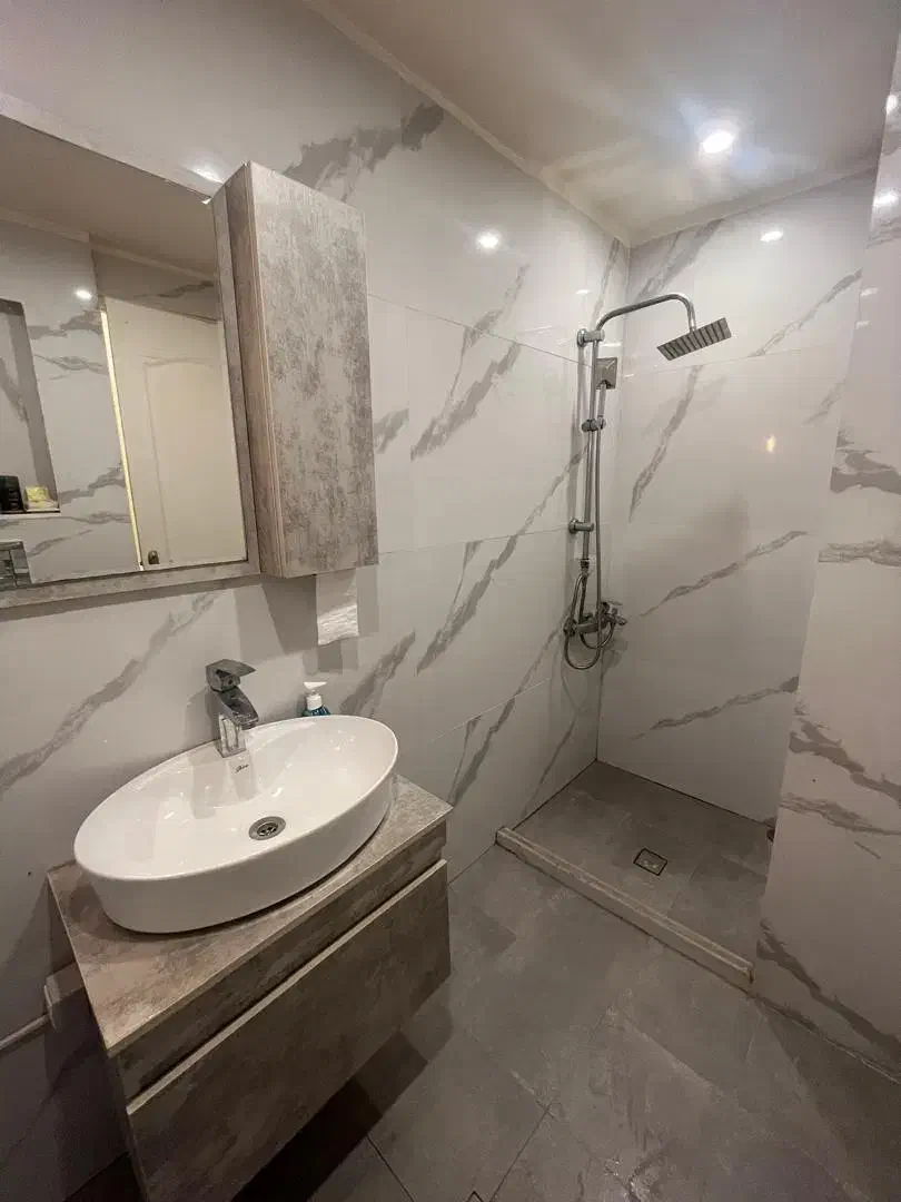 ۱۱۵متر  دادمان درحد‌نوساز  غرق‌نور  لابی‌دار