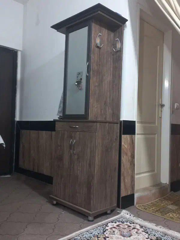 یک عدد جاکفشی ام دی اف کم کاروبسیارتمیز بااینه|جاکفشی، کمد، دراور|علی‌آباد کتول, |دیوار