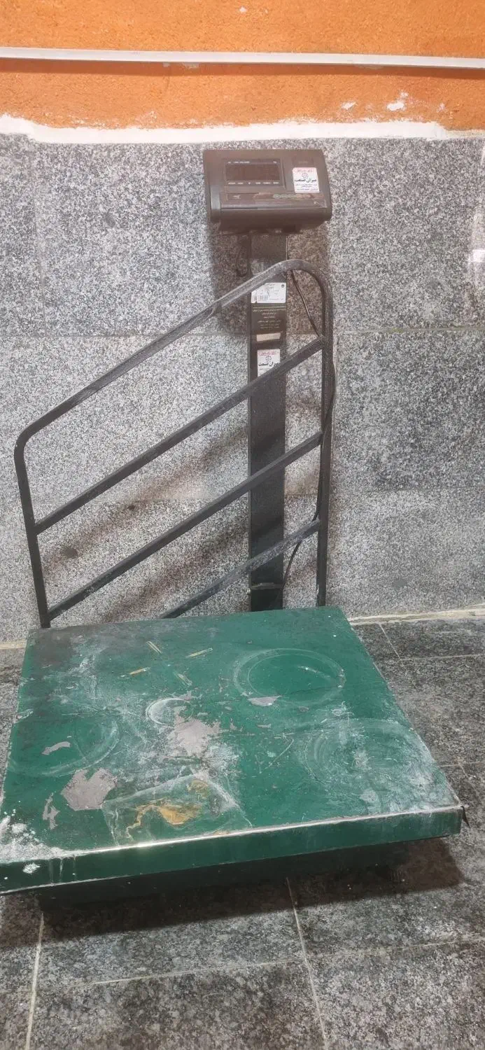 باسکول ۳۰۰ کیلویی|فروشگاه و مغازه|سنندج, |دیوار