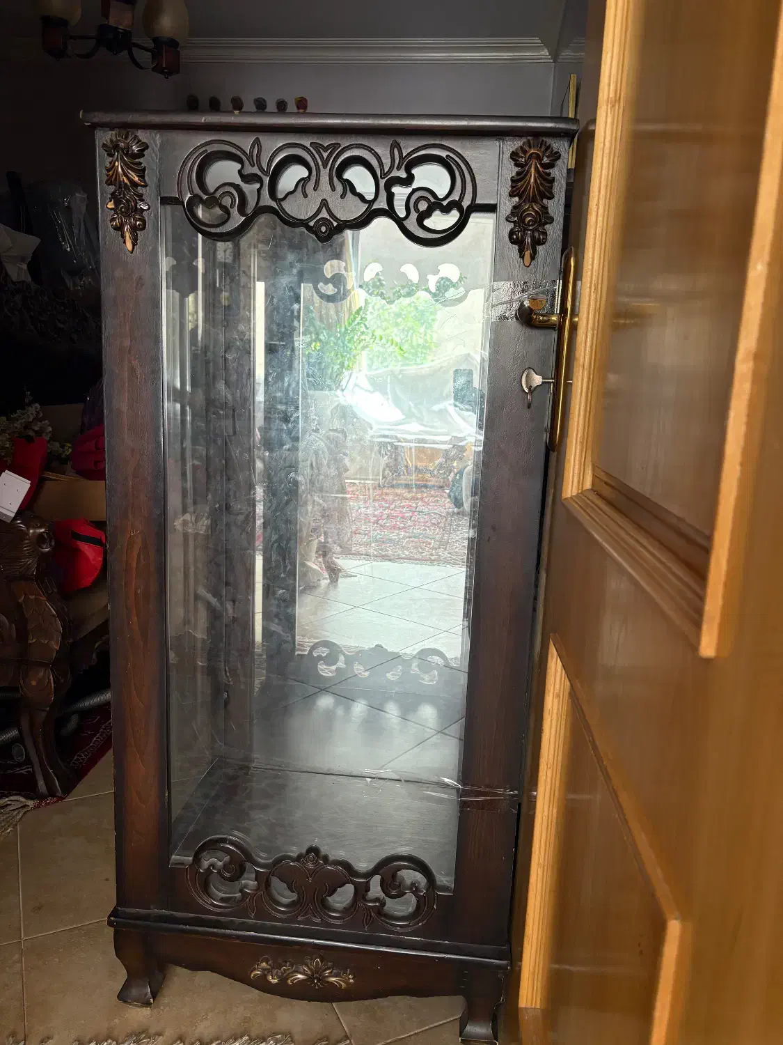 ویترین چوبی|بوفه، ویترین، کنسول|اصفهان, باغ دریاچه|دیوار