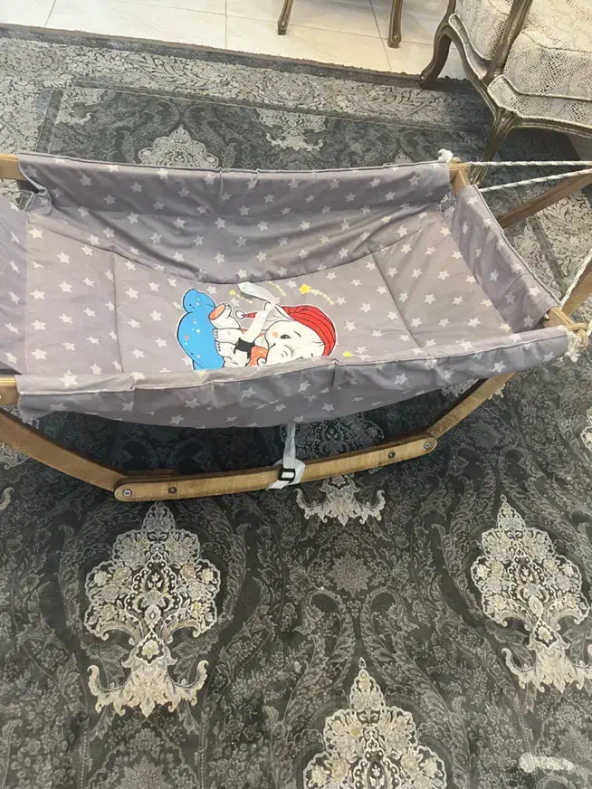 گهواره چوبی تاشو کودک|تخت و صندلی بچه|شهریار, شهرک وائین|دیوار