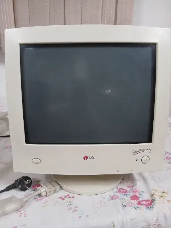 ثبت لوازم تصویری مانیتور|رایانه رومیزی|قم, کلهری|دیوار